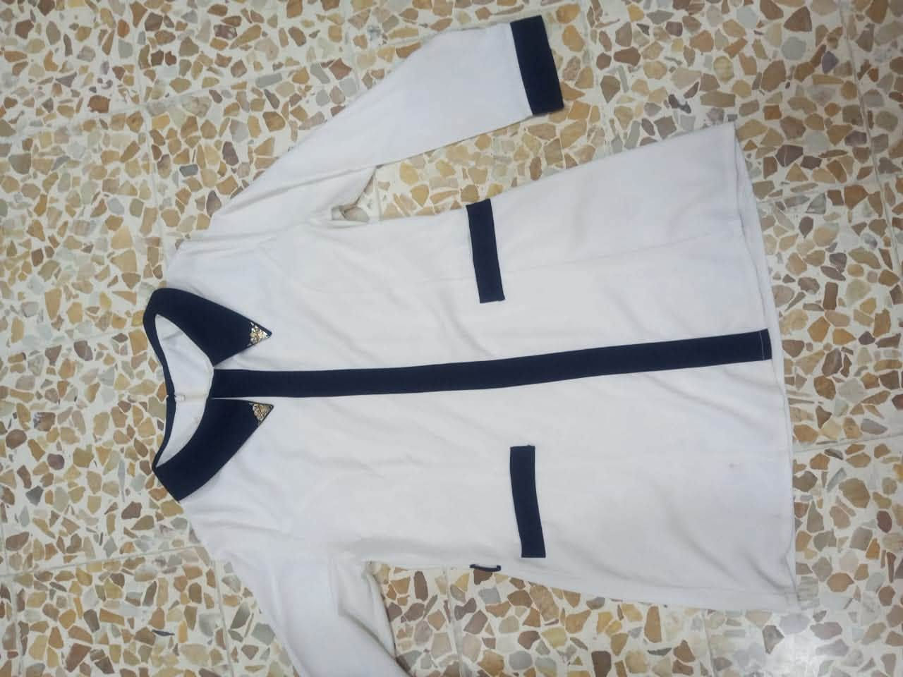 اي قطعة • ملابس