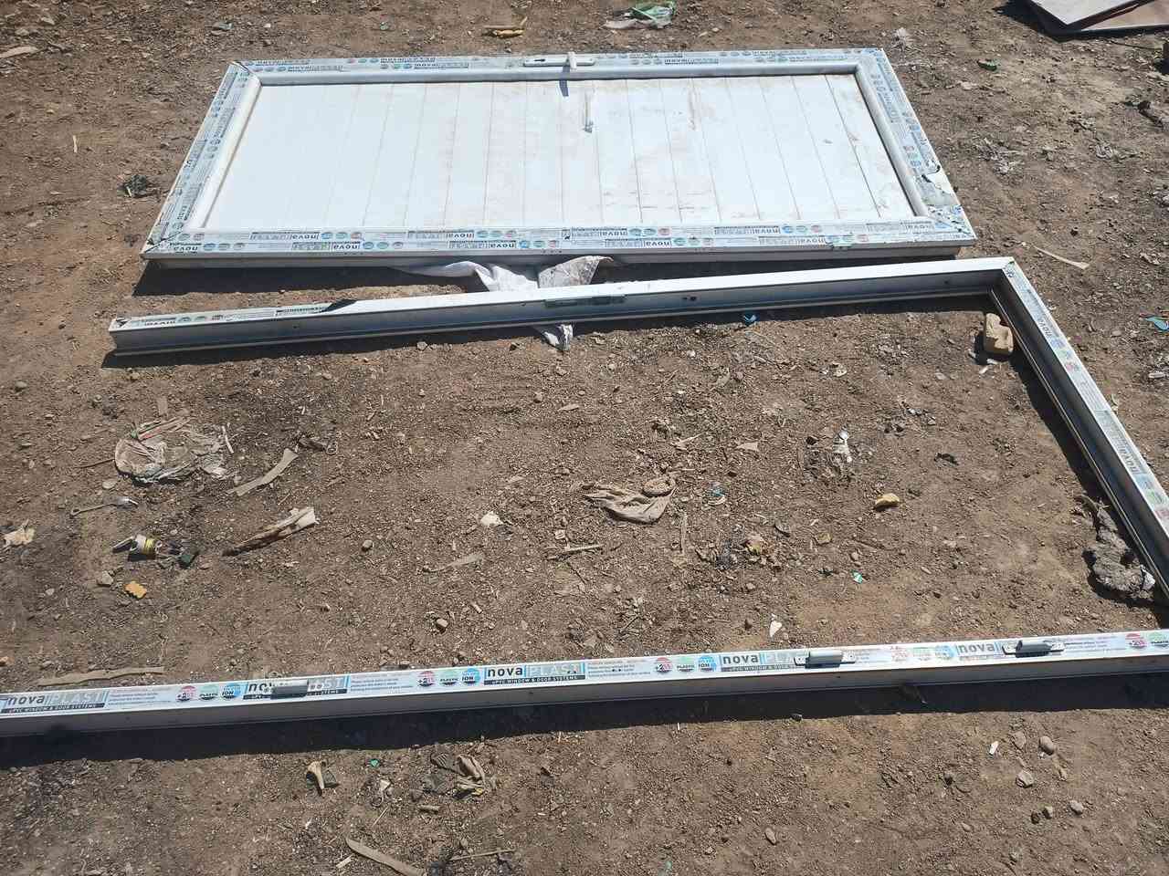 شبابيك كامل يحتاجله بس جام 4 ابو ثنين و2 ابو 3 جام واحد 3 جام وملحق وباب جاهز مكاني بشمري رقمي ***********
