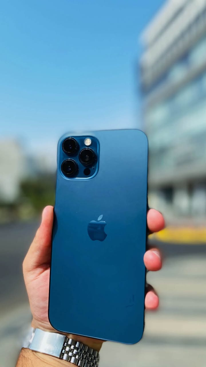 📱 iPhone 12 Pro Max | 256GB

🇮🇶 نسخة شرق أوسط

✨ الجهاز مرتب ومناسب للي يريد 12 Pro Max بسعر اقتصادي

🔋 البطارية مبدلة
📱 الشاشة مبدلة وبيها خط أسود واضح مثل ما مبين بالصور

💰 السعر: 350 ألف دينار فقط
🤝 **قابل للتفاوض **

📞 للاستفسار والتواصل:
***********
📲 اتصال أو واتساب

🔥 السعر محسوب على حالة الجهاز، والجاد يتواصل

نص مكتوب في الصور:
- 10:07 33 حالة البطارية والشحن رسالة مهمة حول البطارية تعذر التحقق من أن بطارية هذا الـ iPhone بطارية أصلية من Apple. قد لا تكون التفاصيل دقيقة تمامًا. لمعرفة المزيد الحد الأقصى للقدرة 100% هذا قياس لققدرة البطارية مقارنة بقدرتها عندما كانت جديدة. قد تتسبب القدرة المنخفضة بتقليل ساعات الاستخدام بين عملية الشحن والأخرى. أقصى قدرة للأداء الـ iPhone غير قادر على تحديد عمر البطارية. شحن البطارية المحسن للحد من استنزاف عمر البطارية، يتعلم الـ iPhone من عادات الشحن اليومية، بحيث ينتظر ولا يتجاوز 80% حتى يحين موعد حاجتك إلى استخدامه.
- 31 10:16 حول الاسم Iphone 55 إصدار iOS 27.0 اسم الطراز iPhone 12 Pro Max رقم الطراز MGDF3AA/A الرقم التسلسli F2LG75VV0D56 سجل تاريخ القطع والخدمة الأغاني 0 الفيديوهات 17 الصور 56 التطبيقات 2 السعة 256 غ.ب. متوفرة 226.96 غ.ب.