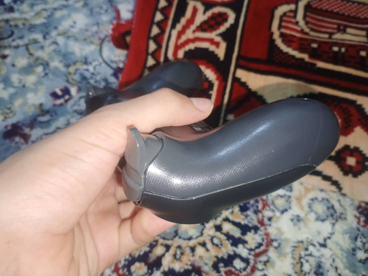 يا الله
السلام عليكم جويستك PS 4 للبيع اتوقع اصليه للبيع 

شغاله كامله كلش مو مبدل اي شي السعر 15 اذا ويه الجلاد 18 الف قفل قفل لأستفسار 
 واتساب 7826104114
