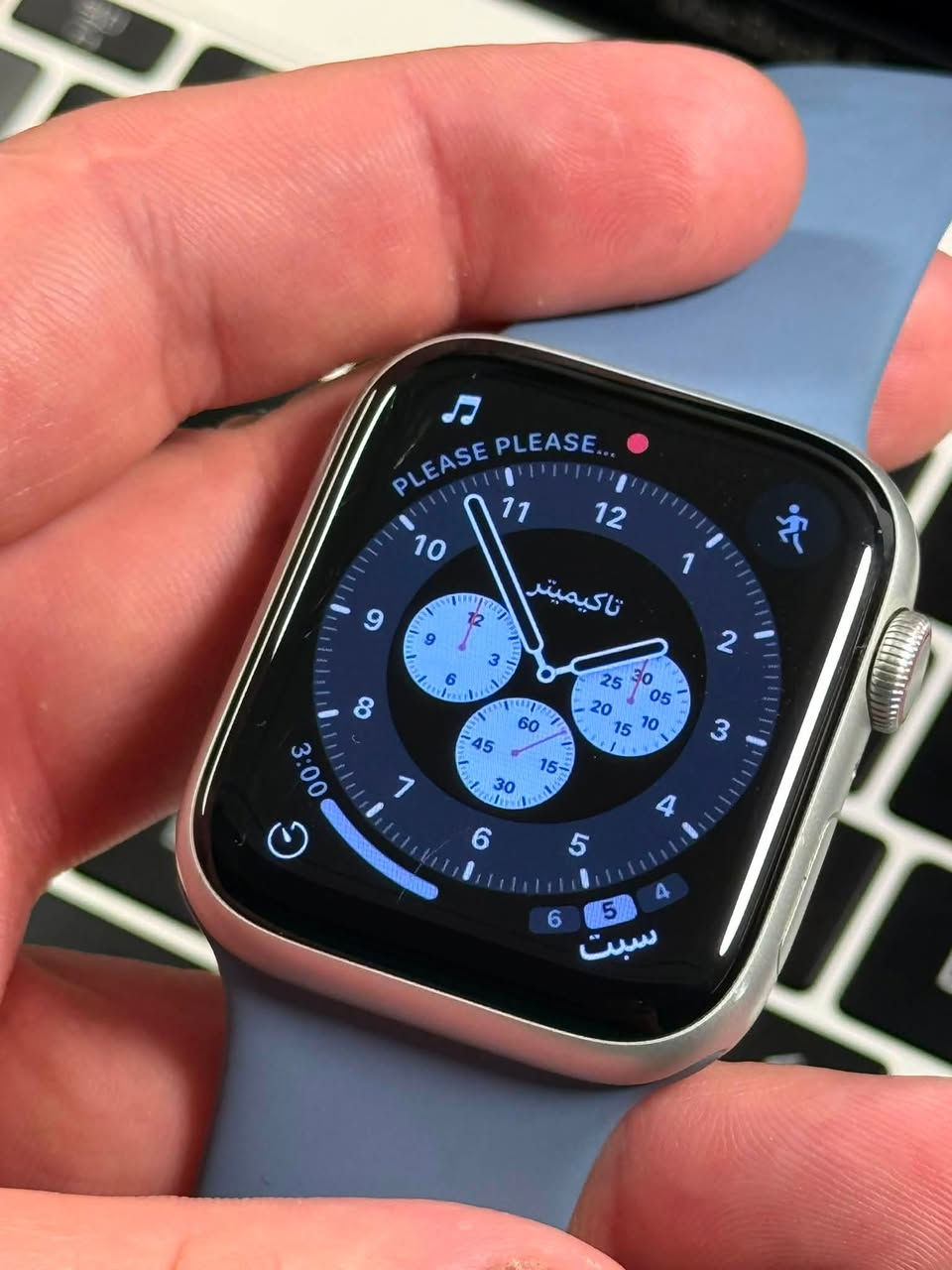 Apple Watch SE 2 GPS 🔴
Silver 🩶 color 
100% battery 🔋
32 gb
ساعه نضيه بيه خذوش بل شاشه بسيطه 
كامل ملحقات سير الاصلي كارتونه شاحنه 
مكاني بغداد شرطه الرابعه شارع الظغط 
سعرها 200 الف 
***********
