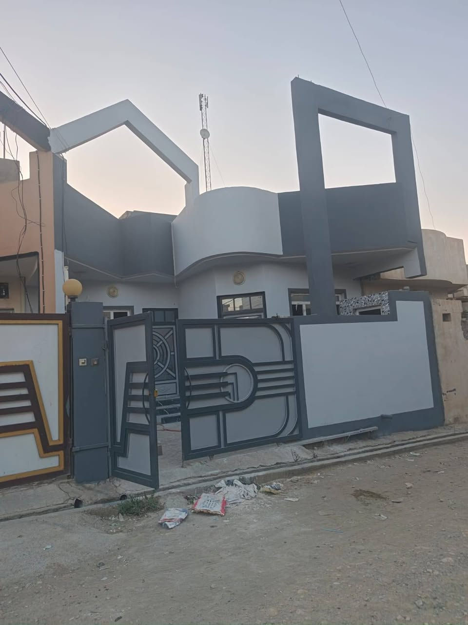 حصريا لدى مكتب صكر الهاشمي دار للبيع مساحه 160 متر خلف سواق ابو علي شغل فول مع اساس بادلو خلف سواق ابو علي شغل فول سعر 65 بمجال للاستفسار اتصال على الهاتف *********** بي واتساب *********** مراجعه مكتب صكر الهاشمي
