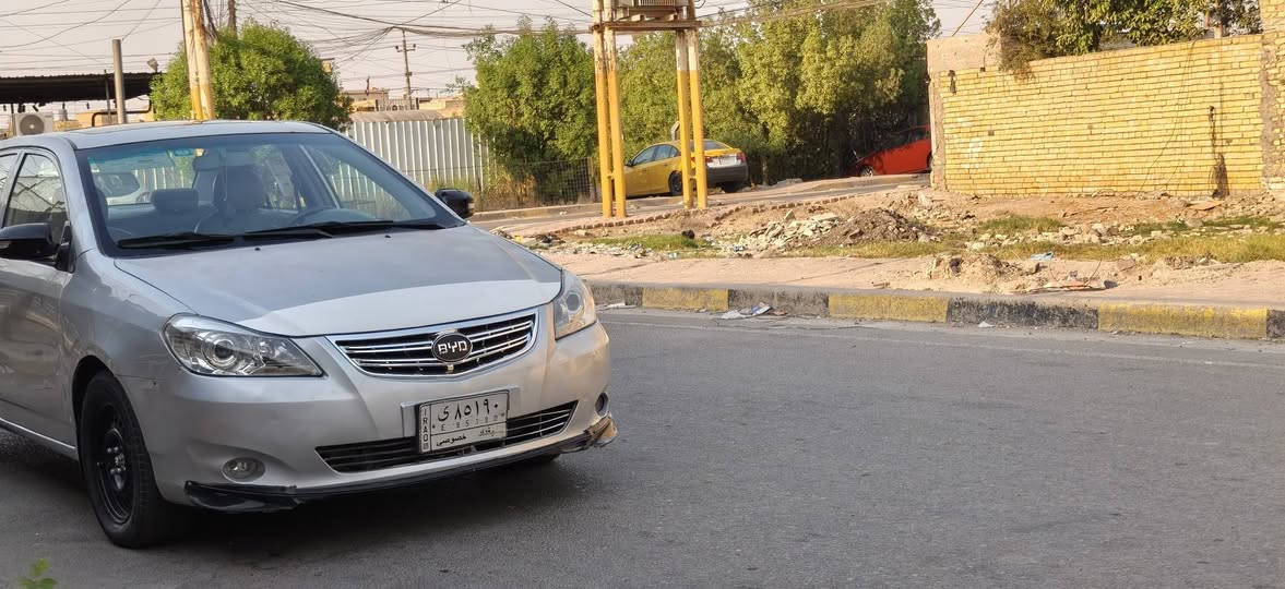 السلام عليكم BYD  G3  2013 كير اوتماتيك المرغوب مكفولة من ضربه وصبغ وتبديل وخياس سياره جاهزه على آخر حبايه فول مواصفات ماشيه 130 ألف حقيقي محرك وكير شرط ممفتوحات بلاديات رقم بغداد سنويه 2029 تحويل مباشر مكاني بغداد سعرها ٥٠ وبيها مجال رقمي ***********
