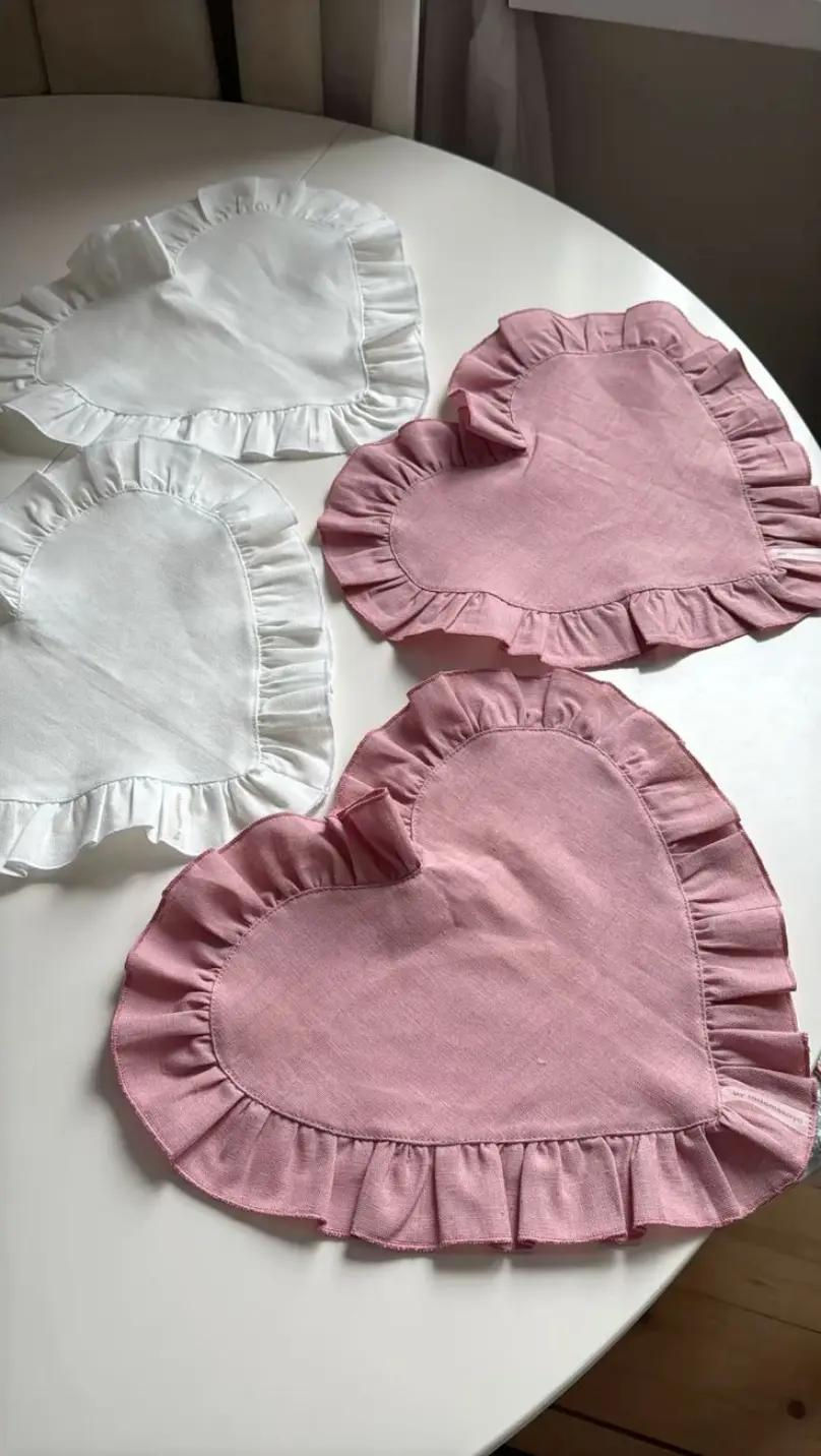 لمسات روز 🌸 نوفر لكم أجمل المفروشات بأجود أنواع الأقمشة وأفضل الأسعار. خدمة توصيل متوفرة إلى جميع المحافظات. ✨🛍️ #creatorsearchinsights #لايك__explore___#shams   ##لايك_متابعه_اكسبلور #لمسات_روز 

نص مكتوب في الصور:
- مجموعة مفارش متنوعة