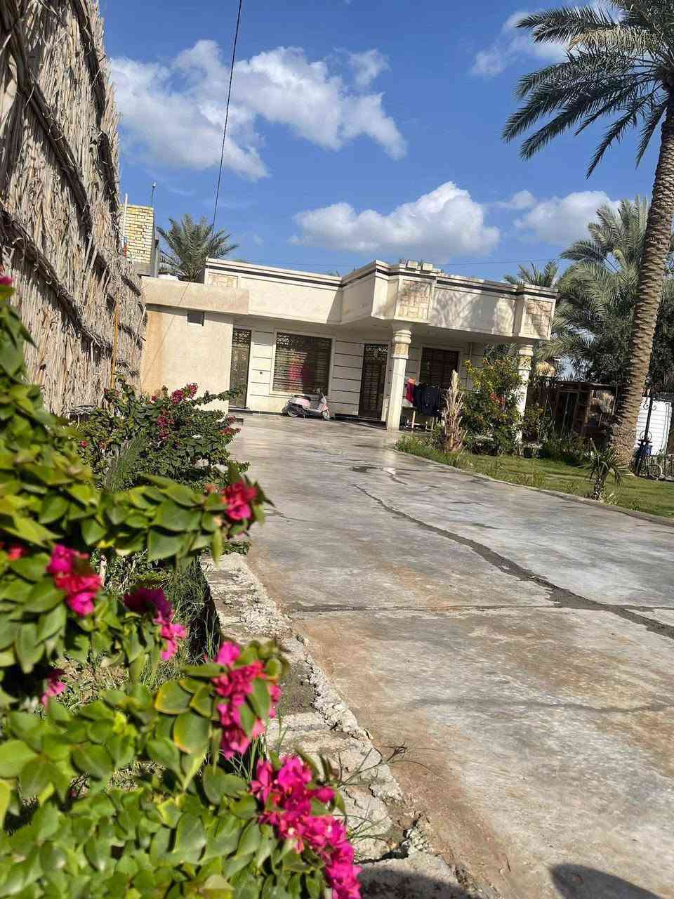 سلام عليكم
دار للبيع  🚞  اليوسفيه

مساحه 850  متر واجه ١٨ متر طابو زراعي سند 25 عله طابو المحموديه تصلح سكن او استثمار بناء حديث ٣ غرف نوم حمامات  2 بناء سنه 2024  قرب حولي المحموديه تبليط الباب البيت مدرسه قريبه  ماء خطين +بير  الاستفسار الاتصال صاحب البيت ***********
