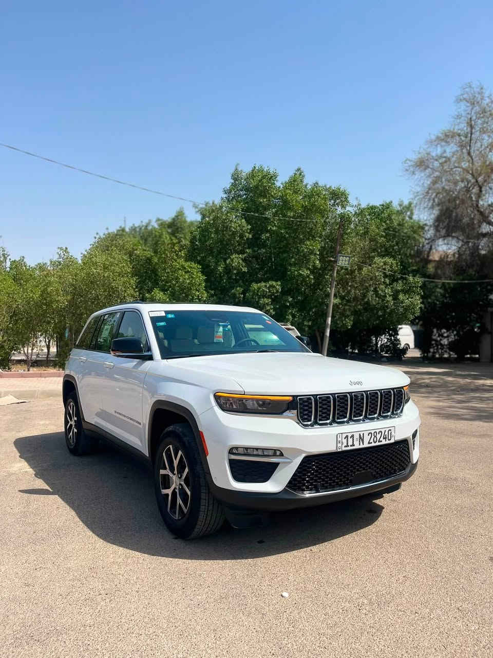 السلام عليكم ورحمة الله

السياره شهداء‼️‼️‼️‼️
باقيلها سنه و3 اشهر تصير حره ‼️‼️‼️‼️

للبيع Jeep Grand Cherokee 2025 Limited Plus 🇺🇸
🔹 الموديل: 2025
🔹 الفئة: Limited Plus
🔹 المحرك: V6 
🔹 السياره 5 راكب 
الموصفات
مقاعد جلد اوف وايت 
تبريد مقاعدامامية تبريد وتدفئة 
خلفية تدفئة
 خزن ميموري وضعيات المقعد 
 خمس كامرات محيطية 
شاشة كبيرة
رادارات وحساسات امامي خلفي جانبي
سلايد روف بانوراما على طول السيارة
تشغيل عن بعد 
مري وسطيه كأمره 
غسل الكامرات اوتو
تبريد منفصل 
كامرات 360 
5وضعيات قياده 
بردات خلفيه بلاديه
تحذير انحدار 
قياده ذاتيه 
تحديد مسار 
تحذير السرعه 
شاحن وايرليس 
ممشى السيارة 13 الف ونص 
والمري قلاب عند الرجوع والتعرف على الاشخاص كذالك 
وتشغيل البلاجكتور تلقائيا مع الكامرة عند الاستادرة
 
الحادث 3 قطع مبدله اصليه لون بدون صبغ جاملغ وبنيد وقبق جنطه بيها 3 أصابع بل خشم الشاصي الخلفي فقط 

السعر خابر وتدلل 

📍 الموقع: بغداد زيونه
📞 للتواصل: ***********
