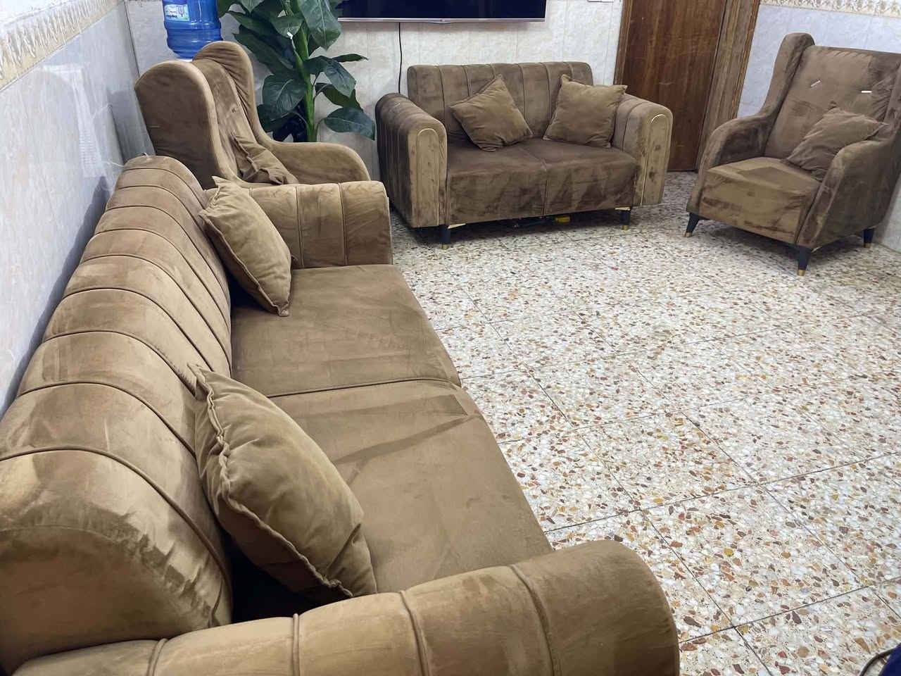 7 مقعد ثكيل مو سوكي خشبه ابلوك اسود كلش نظيف واضح بالفيديو بدون ضرر السعر 190 ..***********
