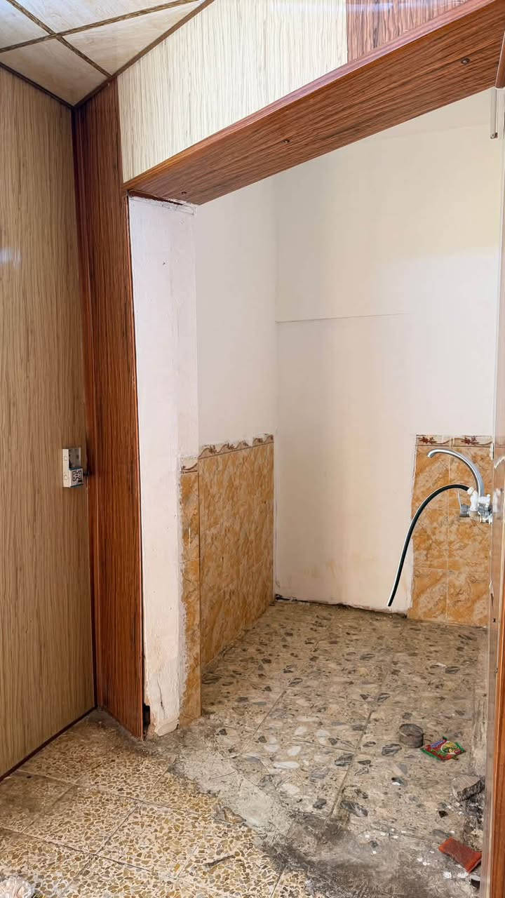 دار للايجار عنوان البيت 100 دار
بناء حديث نظيف ومصبوغ كله بالجديد
طابقين بورسلين
كراج وحديقة بي مدخل واحد
- الطابق الاول: غرفة نوم وصاله كبيرة
ومطبخ حار بارد وموزع
صحيات شرقي وغربي
- الطابق الثاني: غرفتين نوم كبار
وصحيات ومخزن
الحمامات والمطبخ كُلها سيراميك
450وبي مجال
***********
