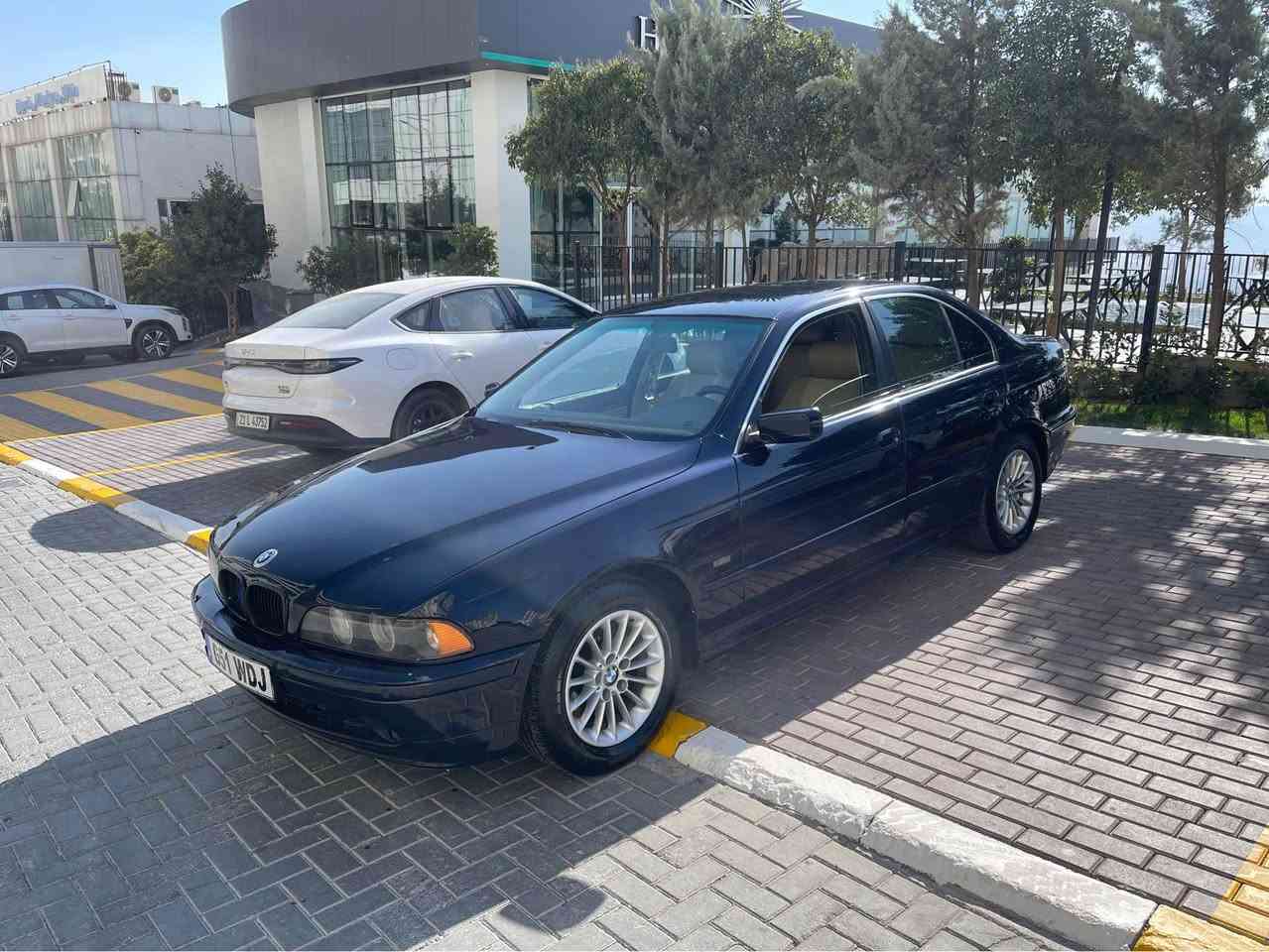 bmw 2001 
سه قه ر ساخ  ٣٧$
محه وه ره. وه ك بيلاد جاكراوه
ده كو ليدراو  سه قفو حيزام به شه رت
مه كينه 530iده بل ديجيتال
به ك لايت led لايت زينون
كير اتو ماتيك جوار جام كاره با اوتو
ته بريدو كه رميو ته قه وره قه به شه رت
گيرومه كينه به شه رت *********** السليمانية, العراق
