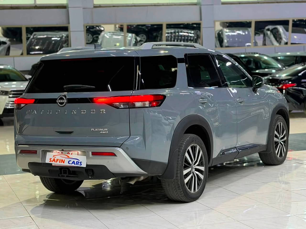 للبيع نيسان باثفايندر (Platinum) موديل 2025
المواصفات الأساسية:
 الطراز: بلاتينيوم (Platinum) فئة كاملة.
 السنة: 2025.
 اللون الخارجي: سمنتي 
 اللون الداخلي: جلد طبيعي فاخر باللون الجملي (قيسي).
 نظام الحركة: دفع رباعي (دبل أكس 4WD).
 القدرة الاستيعابية: 7 مقاعد (7 نفرات)، كراسي صف ثاني عدلة (وليست منفصلة VIP).
 الماشية: 4,194 ميل فقط.
 المواصفات والإضافات:
 السقف والفتحة: سقف بانوراما بالكامل.
 البرادي: كراسي الخلفي برادي.
 الشحن والتقنية: شاحن لاسلكي، نظام 5 كاميرات، شاشة عرض على الزجاج (Head-Up Display).
 أنظمة الأمان: رادار، حساسات كاملة، أنوار تفاعلية.
 الراحة والمقاعد: ذاكرة تخزين وضعيات المقاعد، كراسي أمامية مع تدفئة وتبريد، كراسي خلفية مع تدفئة.
 الضرر وحالة السيارة:
 الضرر: باندا وجمالوخ صبغ فقط، بدون أي ضرر بالداخل، سيارة وضعجي شركة.
 الإرباكات: إرباك الستيرن وإرباك البردي فاتحين، ولكن تم فتحهما وتصليحهما بطريقة الشركة الأصلية.
 عنوان سيارة. دهوك معرز سفين كارس
واتساب ***********
