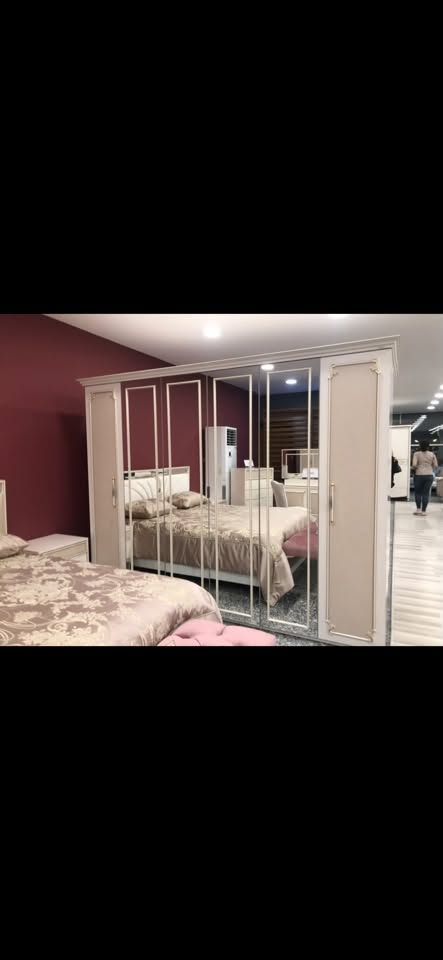 عندي هاي غرفة ماركة استقبال التركية
وعدهم خدمة شد ونصب لاي منطقة
الكنتور ٦ بوب نظيفة جدا واي كسر مابيه
سرير  خزن وبي خدش من جهه بسيطة
مع مجرات حانبيه عدد ٢
ميز تواليت نظيف جدا والمراية ترهم منفصلة وترهم متصله 
سعرها ب مليون و٧٥٠ الف  
***********
بغداد قادسية
