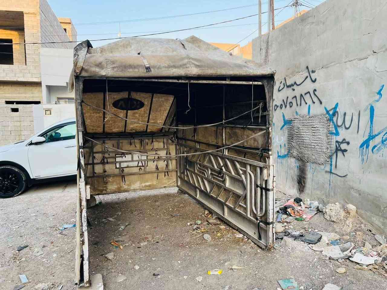 السلام عليكم ورحمه الله وبركاته محجل كيا جديد شرط معه الهنكليه والجادر جديد بس يردلو  غسله لن متروك انطيك شرط مابيه لوله فطر فصال اربيل كامل ابيع من الجادر والهنكليه السعر 400 وبيه مجال اتصل وتدلل ،
***********
