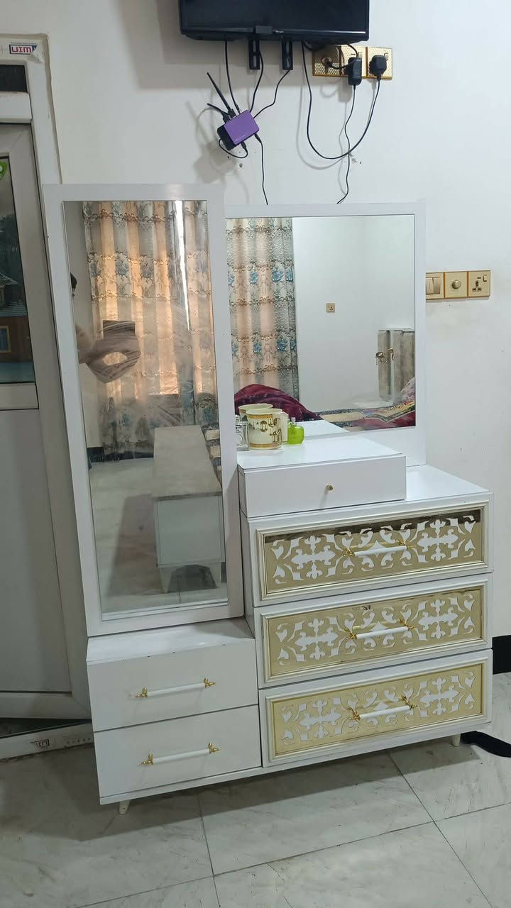سلام عليكم غرفت خشاب تركي  7قطع 
مكان نجف سعر 700 وبيه مجال ليحب يتواصل وياي واتساب***********
