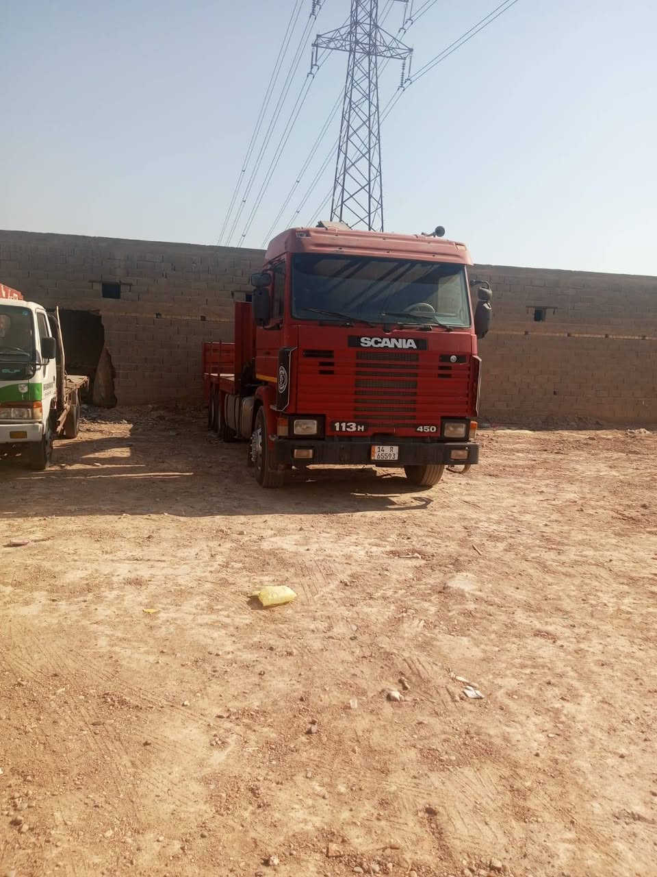 سكانيه كرين حموله 10 طن
سياره جاهزه كير ومكينه خير من الله 
طول السياره 7متر 
مكان السياره بغداد مدينه الصدر 
رقم الهاتف : *********** صاحب السياره
ملاحظه اني مكلف ب النشر
