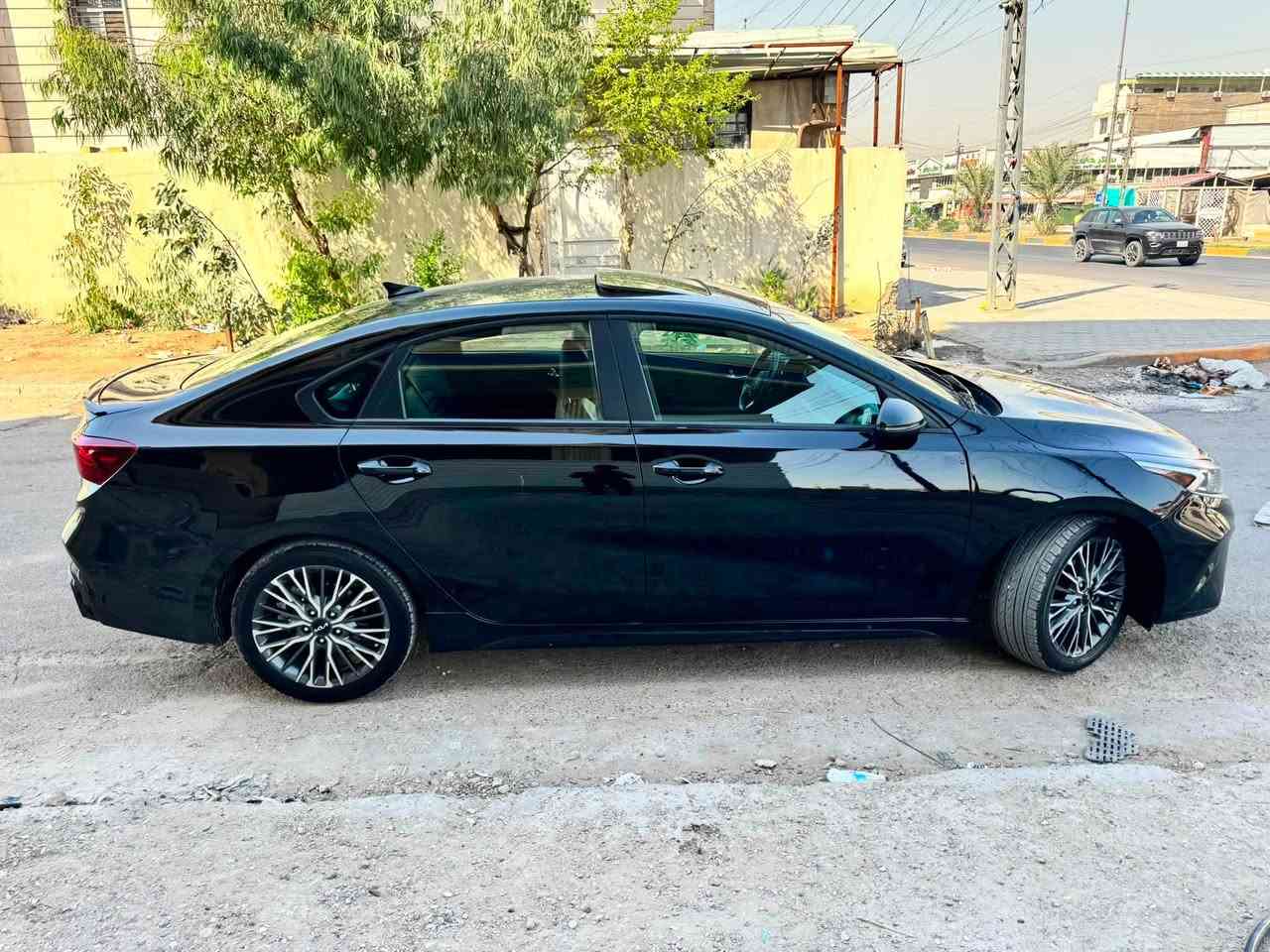 KIA FORTE 2023 جي تي لاين  

ماشيه 60 كيلو متر 

دخول بصمه ذكي

نظام ترحيب اضويه يدات

تشغيل عن بعد 

بصمة ابواب

حجم محرك 2000 دوش

شاشة كبيرة اندرويد اوتو ابل كار

سايد بريك بصمه

اوتو هولد Auto Hold

حساس ضغط الاطارات 

 كامره دواره خلفيه 

رادار امامي 

 اشاير في المرايا+رادرات جانبية و خلفيه و اماميه 

حساسات خلفيه

نقطه العمياء

قيادة ذاتيه 

تحديد مسار

مثبت سرعه 

توقف ذاتي

تبريد شاشة + مناخ منفصل  

كشنات جلد تبريد تدفئة 

اشاير بالمري 

جنطه كهربائي فتح اوتماتيك عند الوقوف خلف سيارة

ويل كب كروم  18

سبايدر خلفي

اوضاع قياده Drive Mode

نظام سبورت sport

 نظام نورملNormal

نظام سمارت Smart

تحكم ستيرن جهتين  

دركة سبورت 

 بعد بيهة مواصفات الفول
 
حادث جاملغ وبنيد  بدون ايرباك 
 
تخم تاير جديد دهن جديد من شركه الحسام 

سياره ما بيها نقص برغي 

مكان السيارة بغداد

149 ب مجال

الاستفسار الأتصال او المراسله واتساب
***********
