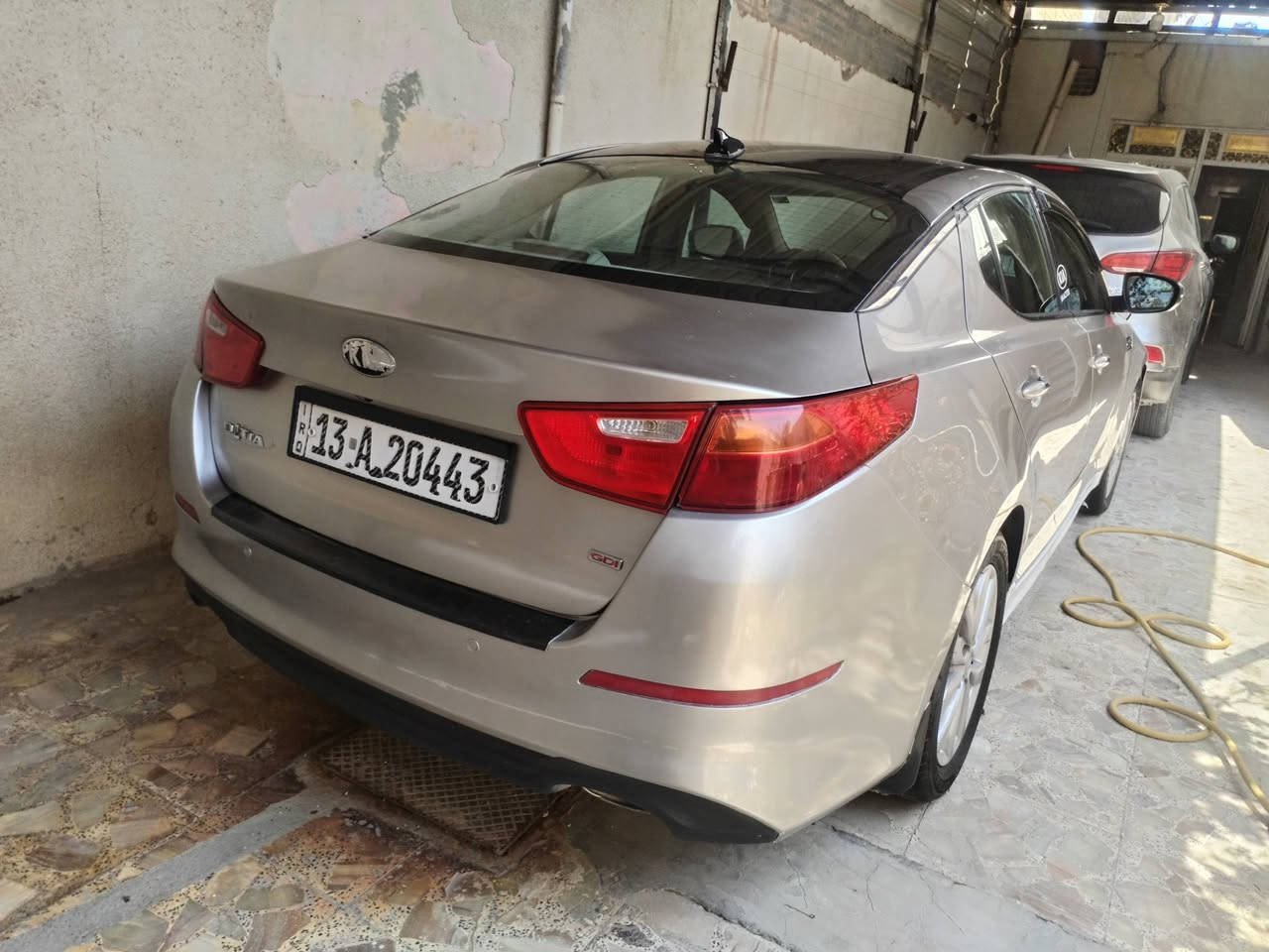 السلام عليكم
أوبتيما ٢٠١٥ فول 1/1  تدفئه +تبريد+تنته +بصمه.... اخ 
بيهه نفخه تبخير خفيفه من القبق فقط
 ناس تگول طبيعيه لأن وارد امريكي و
محرك 2400 GDI
وناس تگول تبخير

تبريد منظومه جديده شديتها ب ٧٠٠
تايرات جدد

نص منظومه غاز لأن الي شدها بيده و حارگ نصها
و گير ما بيه خلل
حداده ٩٠٪.
 ب 105 و بيهه مجال
مكاني
بصره
راعيها ب البصره منتسب 
***********
***********
