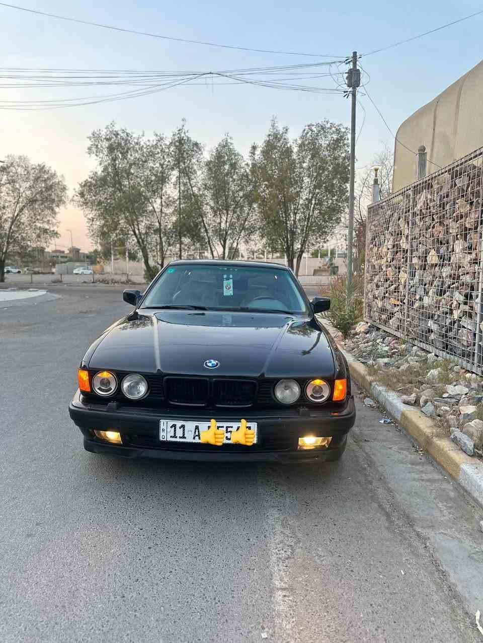 السلام عليكم بي ام740 للبيع 8 سلندر موديل 92 رقم بغداد دولي بأسمي كفاله من الضربه بجم عريض حساسات خلفيه صندوق كهرباء شفط كشنات جلد كهرباء دبل ايرباك دبل جكمجه  تبريد ثلج السياره جاهزه من كلشي السعر 58 وبيهة مجال العنوان بغداد السيديه رقم ***********
