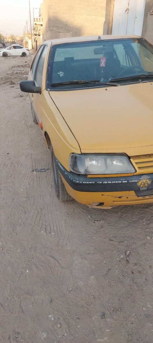 يالله 
بيجو(٤٠٥) موديل ١٠ كير مكينه خير من الله عليه غرامات ٣٠٠ ينزلن من السعر هيئه مصفره سنويه نافذه ب٢١ مكاني حله مركز ***********الاكرمين السعر ٢٢وبيه مجال بسيط
