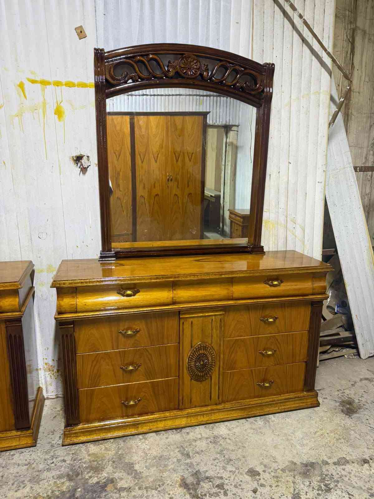 غرفه اخشاب  تسكام 5 ملم صاج خارج والداخل شغل درجه اولى شغل  الغرفه كلش ثكيله وخشب قوي واخت الجديدة ونظيفه كولش اي كسر و ضرر ما بيها  
نسبة نظافته 95 /  100
القاعد بلوك سقف بلوك الظهر جرجوبه 
 الغرفه ولا غلطه بيها و بالعافيه على لي ياخذها  
وتساب/  ***********
 العنوان بغداد  الجديدة لامين الثانية و اكو  توصيل هم موجود
