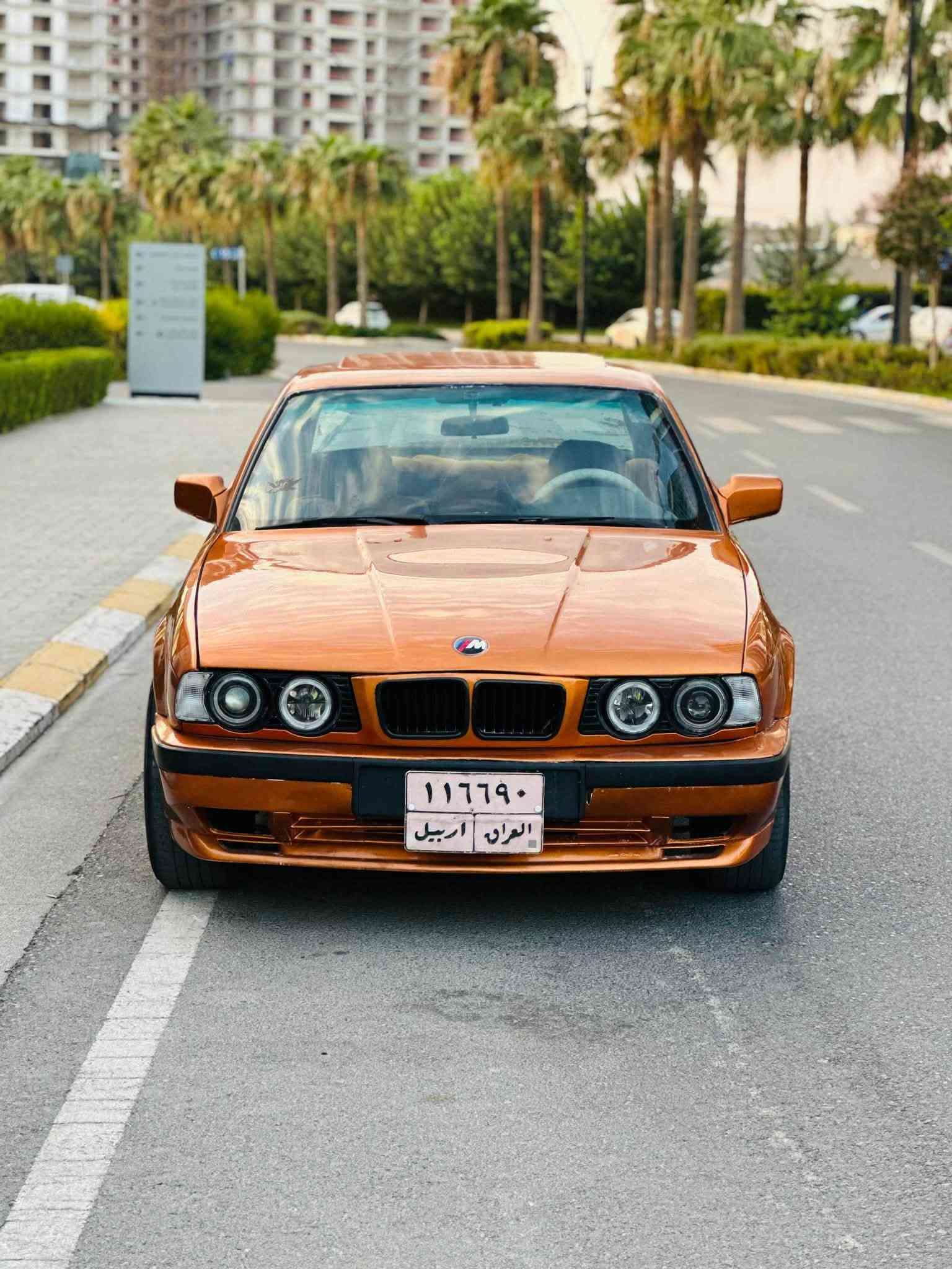 BMW 525i Full full 
گێڕ ئۆتۆماتک .مەکینە کەپس .
شکلی كامل كراوە بە M  
مۆدێل 1991
مەکینەی 525  كەپس لۆك لۆك
فوول مواسەفات سڵایت
سەیارەکە زۆر بەقەوەتە ماشاءالله 
قفل مەرکەزی
چوار جام کارەبای
لایت ئەلقە کامل زینۆن
ناوی لەسەر دەقی شەریکە ماوە 
كارەبایی گێچ بەنزین حەماوە مەزبوت
تەبدیل لەونە كراوە بەقیسی پێشی كەپسە
سەیارەکە زۆر جوان ماوەتەوە
کارەبای کامل مەزبوت
تحویل/غەرامە/براوە/بەشەرت
سیستەمی گزۆزی نەرمە سەوتێکی زۆر راقی هەیە
تازە کامل سێرفزی بۆ کراوە 
چوار تایەی و ویلی لۆکی بۆ بوسترات
سعر 49 وەرەقە و کەمێک مجال
شوێن // هەولێر
بۆ زانیاری زیاتر نامە بنێرن لەخزمەت دام .
