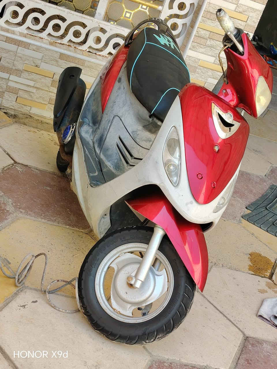 دراجه لبيع ماكس منغولي سعر 300وبيها مجال 
رقم ***********

نص مكتوب في الصور:
- HONOR X9d