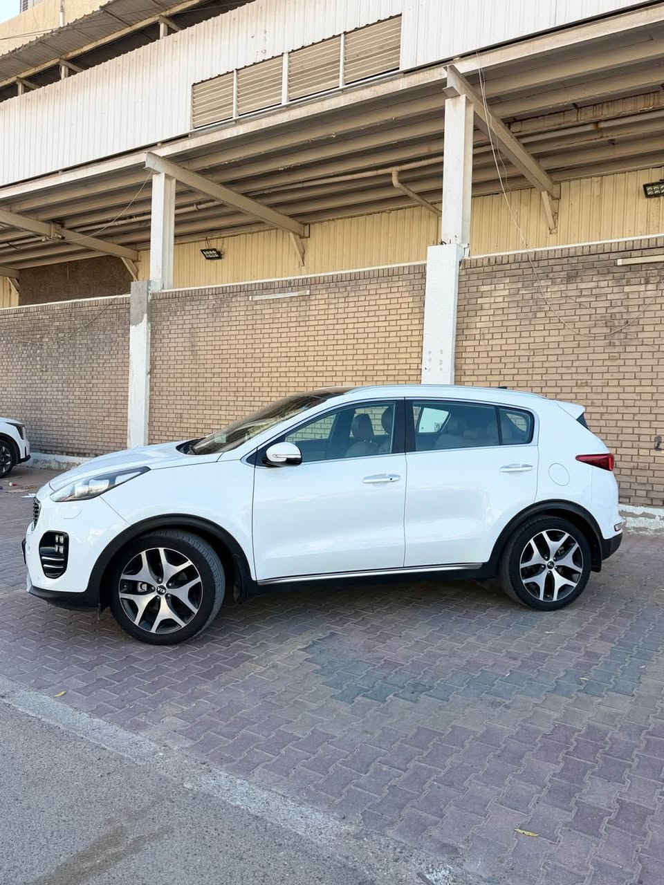 السلام عليكم  سبورتج   جيتي لاين موديل 2019  بانوراما كشنات  كهرباء  شاشه  مري.  شفط   صندوق كهرباء 5ويل كب.      رقم بغداد ***********  مكاني بغداد  ماشية 100
