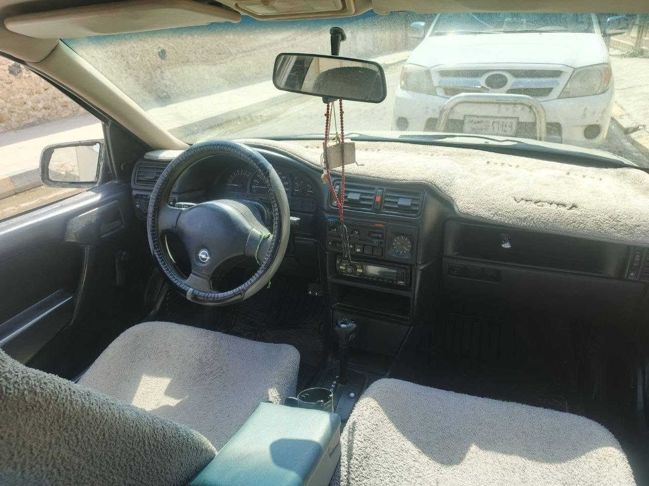 سياره للبيع اوبل فكترا موديل ٩٢ رقم دهوك كير اوتوماتيك السعر  40 بي مجال ***********
