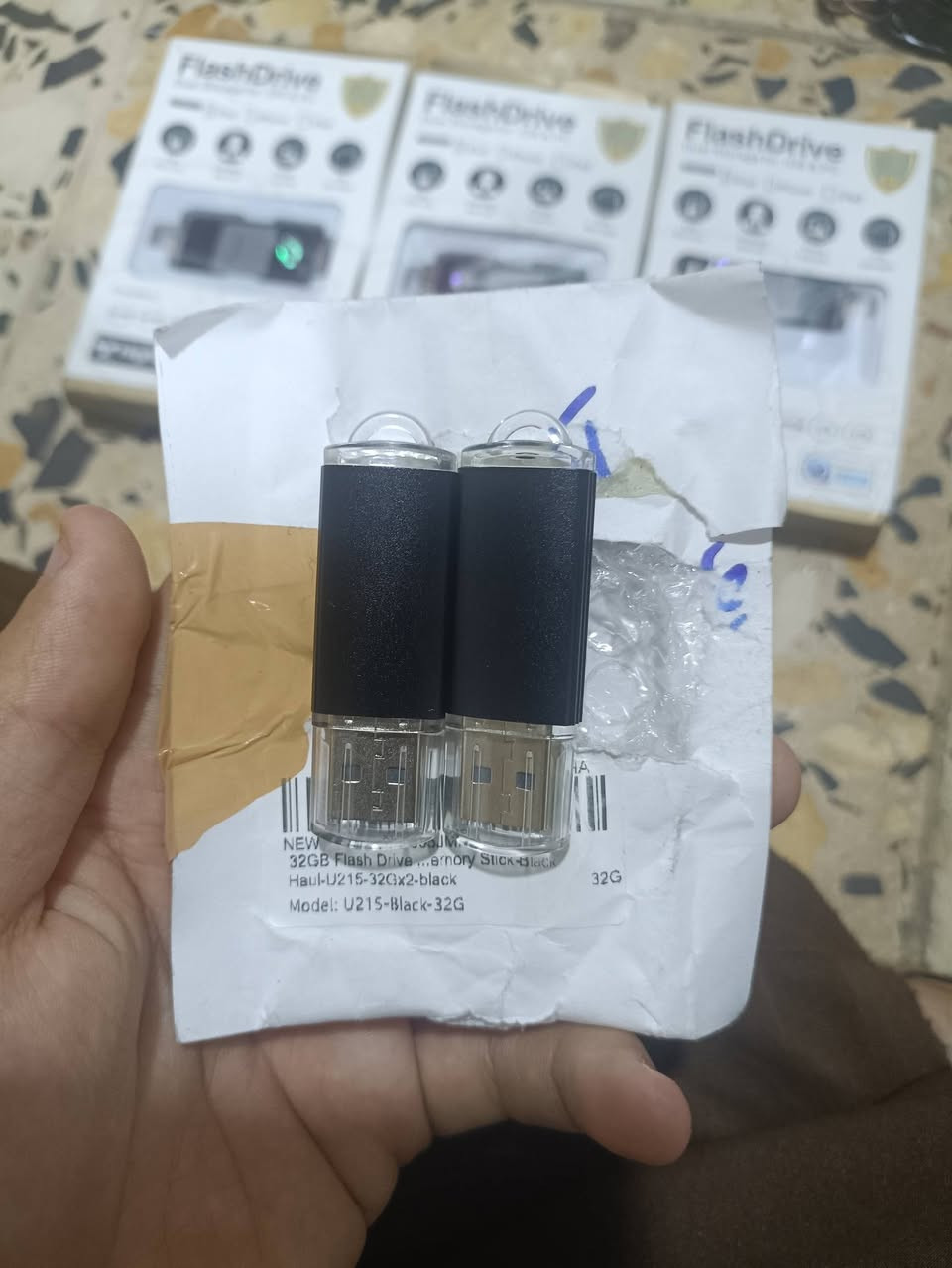 السلام عليكم فلاش 512g متوفر 3 قطع الواحد ب 10 آلاف
و فلاش 32g
قطعتين واحد ب 5 آلاف ماكو توصيل مكان بغداد حي العامل بغداد ***********
