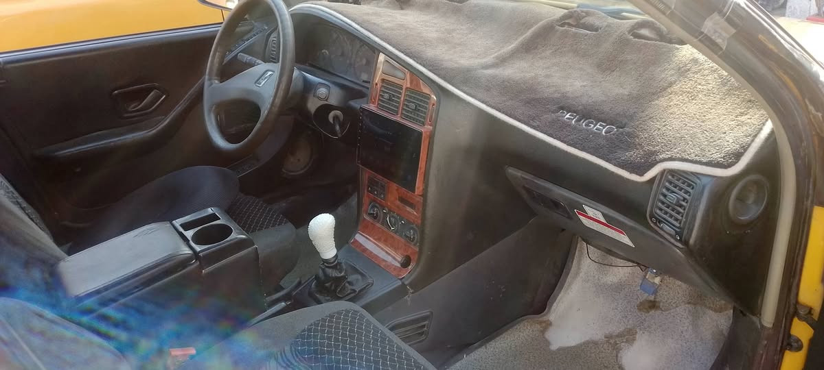 سلام عليكم 
بيجو GLX
موديل 2012
محرك،،كير،،تبريد،،حداديه،،تخم تاير،،باتري جديد،،
لا ضربة لا صبغ عده البنيد مبدل 
رقم بغداد انكليزي مصفر هيئه وغرامات بسمي 
السعر 25$
مكان بغداد مشتل 
الاستفسار اتصال او واتساب ***********
