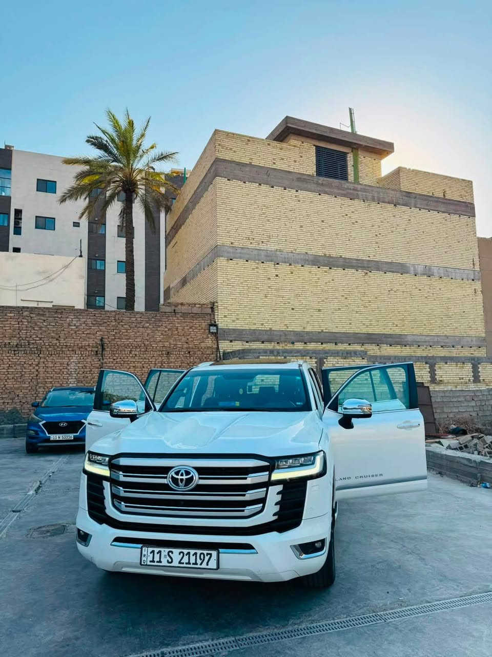 سلام عليكم 
لاندكروز 2023vxr

السياره اعلى فئه بل لاندكروز السياره ساز
ماشيه 100الف كيلو متر 
السياره صيانته من البرغي للبرغي بساز ترايه وكاله 
موجوده الوصولات كله مال  ساز
4بوب شفط صندوك شفط
تبريد كشنات وتدفئه 
داته شو 
سلايد 
ثلاجه 
3شاشات بلادي 
السياره كلش كلش نضيفه ربع ماتصرف عليه 
مكاني الجادريه 
سعره 690 ورقه وبيه مجال بسيط 
***********
