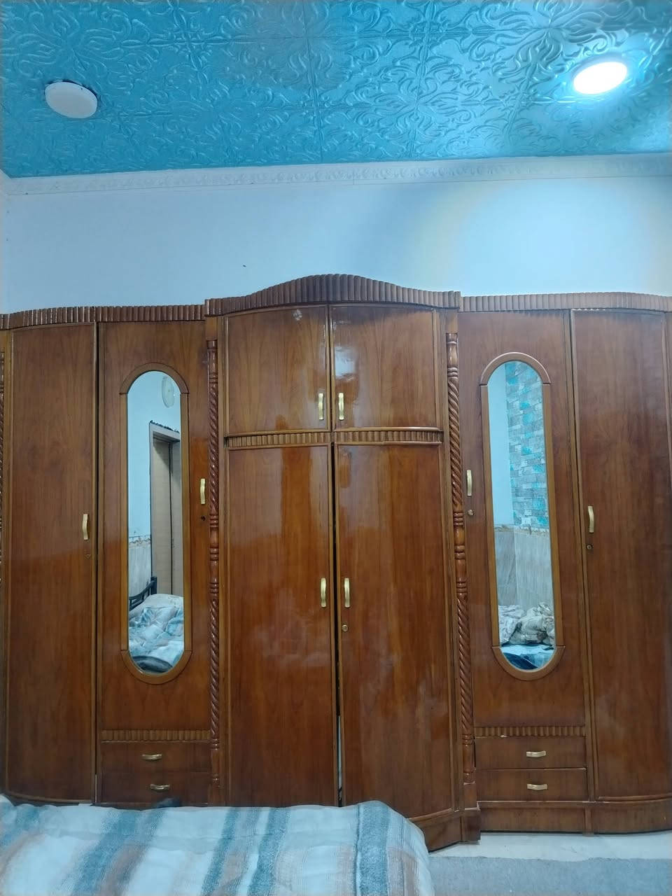 غرفة نوم ٦ابواب ب٦٠٠ الف كنتور صاج ٦ابواب طابقين ب٣٥٠الف
تخم ١٠ مقاعد ب٣٠٠ الف
قريوله حديد نفر ب٤٠ الف
دوشك ابو نفر سبرنك ب١٥ للتواصل الاتصال على الرقم ***********
