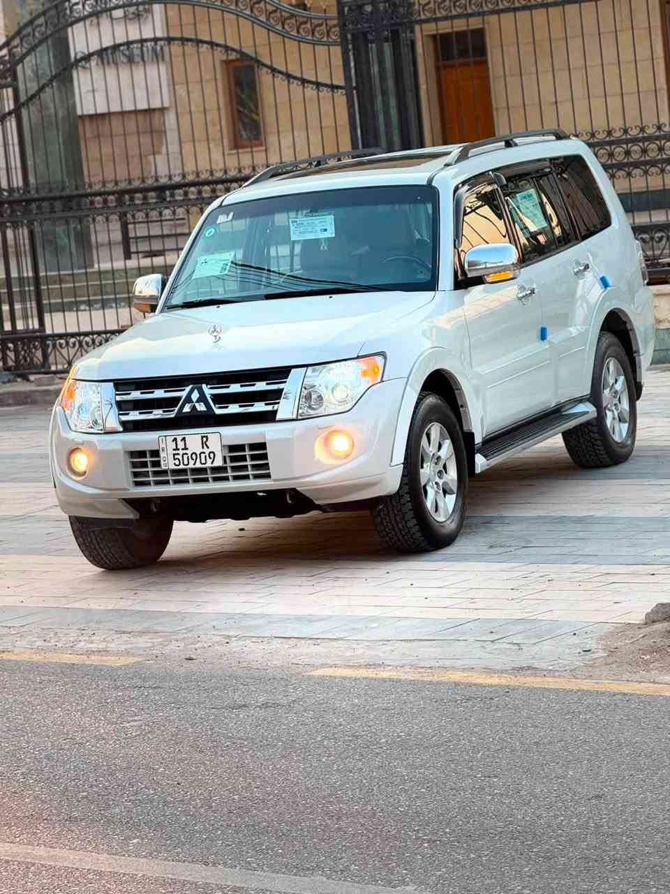 باجيرو 2013  حبتور فول مواصفات لون ابيض صدفي حجم المحرك 3500 رقم  بغداد مشروع واطني بدون حادث  سيارة  مكفوله كفاله عامه سياره كلين عله واضع الشركه معروفه خليجي السياره جديده مال جناي فورويل نضام دفلوك كشنات كهربائي اشارة بل مري شفط تحكم ستيرن شاشه اندرويد شاشات خلفيه  اصليه فتحه تبريد ثلاث قطع حساسات خلفيه زاد ثلاجه تخم تاير كير مكينه حداديه خير من الله سياره جديده لوك محرك 6السعر144 وبيهه مجال اتصل وبيك خيروتدل ***********مكان السياره بغداد الكرخ
