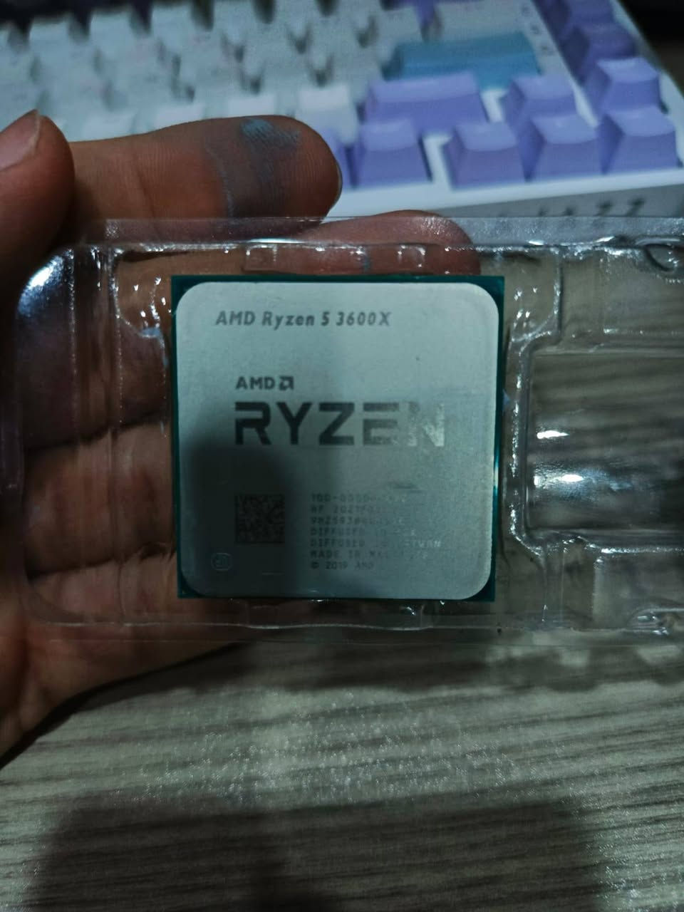 السلام عليكم شباب 
معالح رايزن 5 3600x
ryzen 5 3600x
السعر 85 الف وبيه مجال للطيبين 🌹
موجود توصيل 🌹
واتساب : ***********
