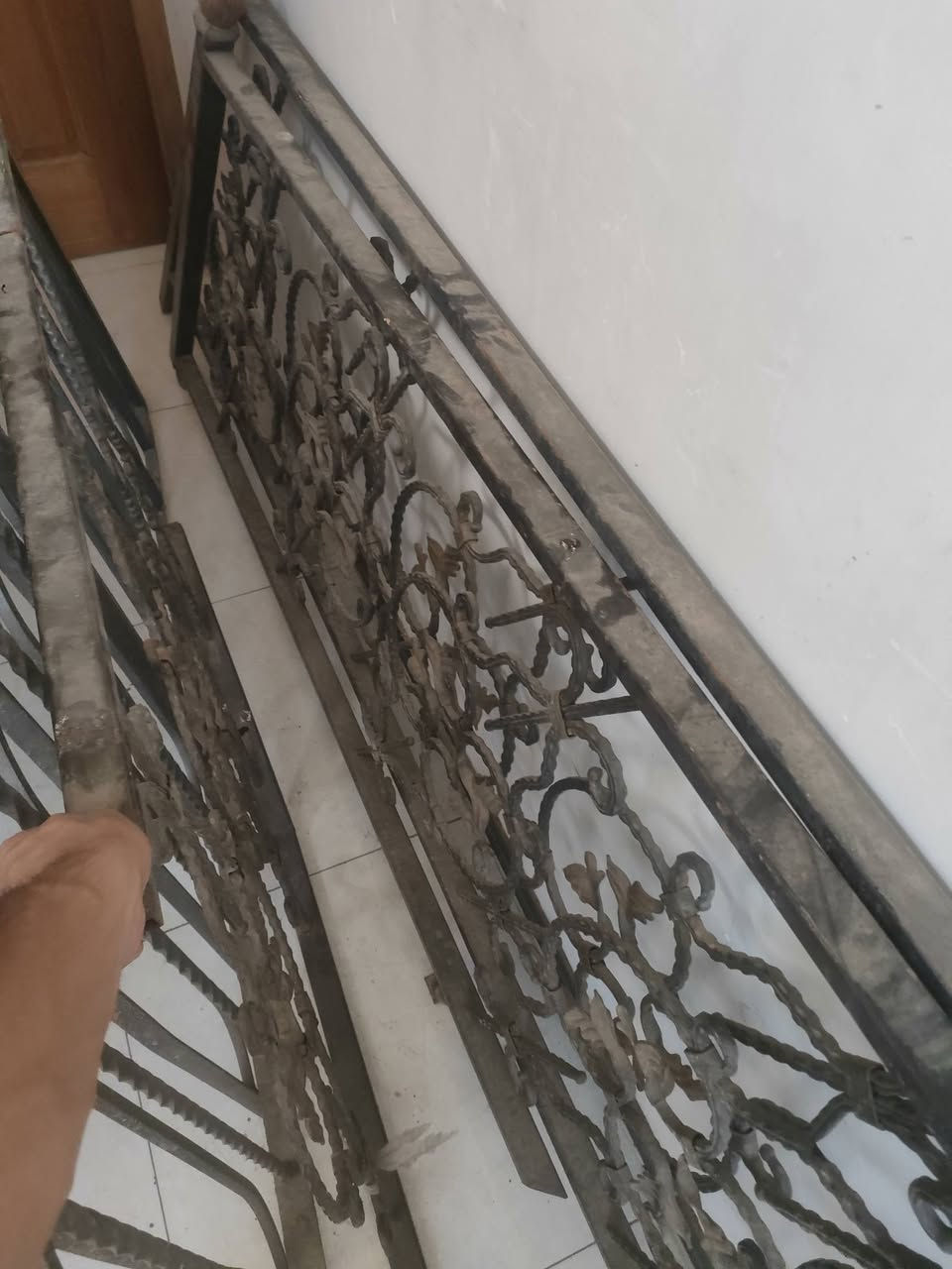 محجر درج مستخدم نضيف ارضي وطابق ثاني مع باب سعر 250 نضيف
***********
