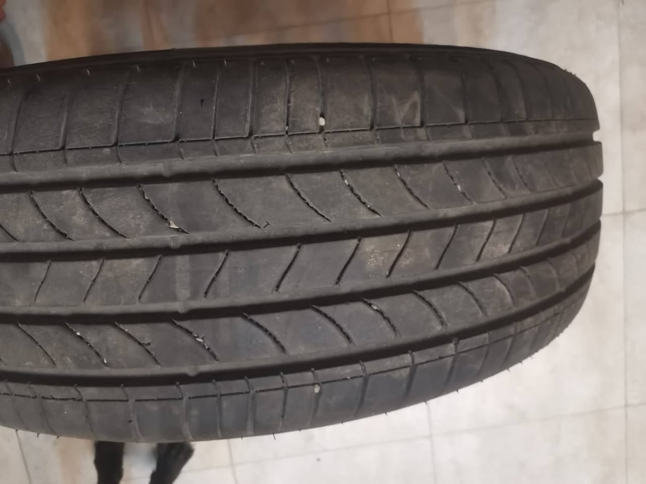 السلام عليكم ويل مع تاير زيرو شركة ماشي ٨٠٠كيلو سعر110 خاص او وتساب ***********
