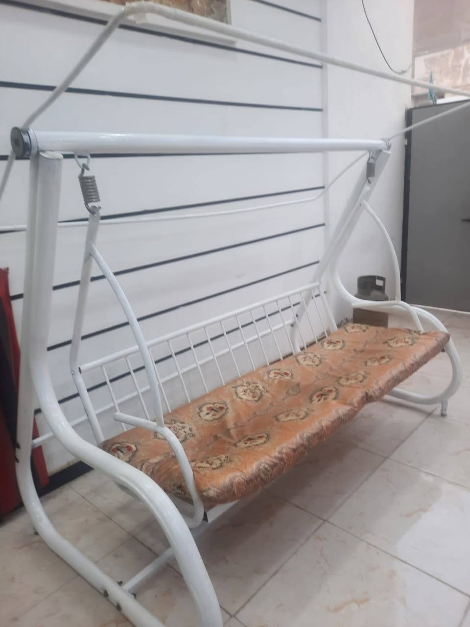 مرجوحه • ميز طعام بدون كراسي • كوت بالهوره