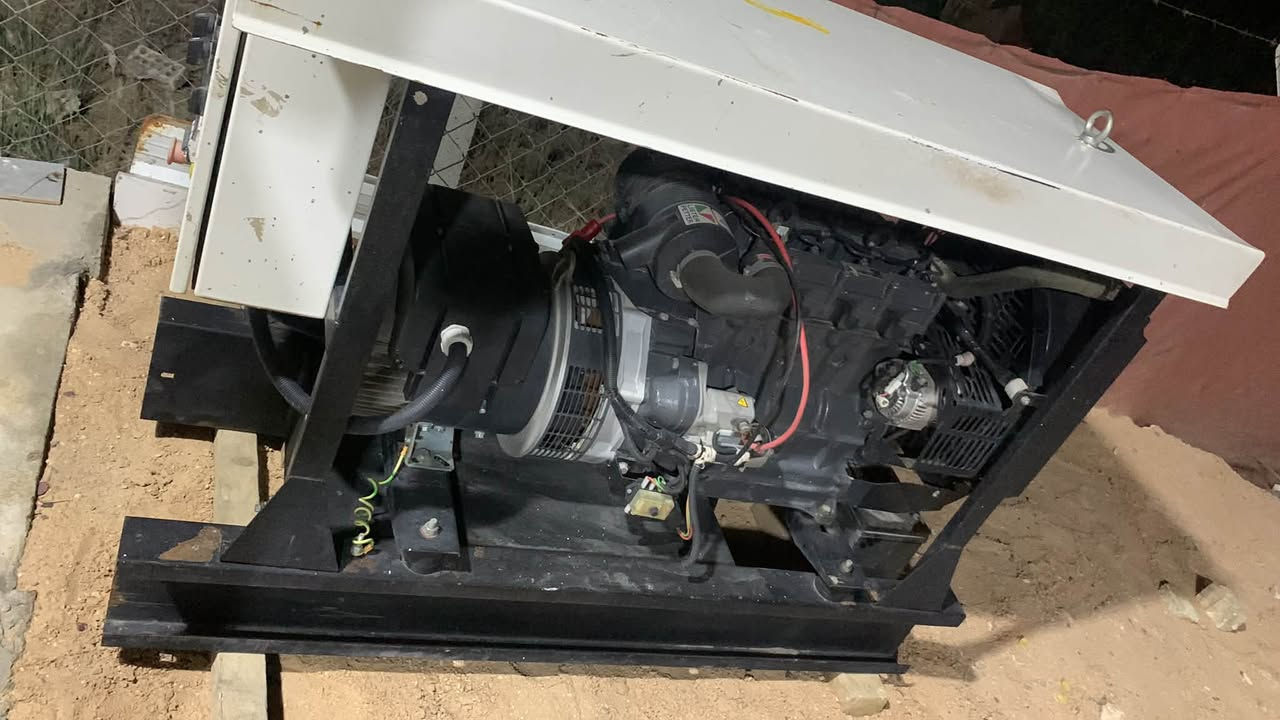 للبيع مولدة لستر 14 kv مشتريها زيرو من شركة المجد الذهبي مشتغلة 2,350 ساعة فقط السعر 4000$
كربلاء 
***********
