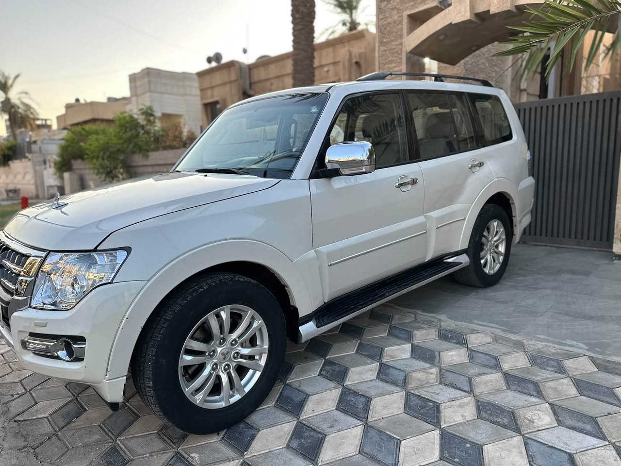 السلام عليكم 
باجيرو 2020 حبتور ام الدمام العلامة الذهبية بعدها اخت الزيرو ماشية 32 الف كيلو متر محرك 3800 رقم اربيل باسمنا من الزيرو سبيرها بعدة منازل وكشناتها بعدها بالنايلون ومغلفها 
صار بيهاحادث جاملغ امامي وايرباك ستيرن وبدلتة وبيها بارد بالباب قليل كلش وذاكركل التفاصيل بالصور ابيعها بسعر مناسب المواصفات تعرفوها الحبتور 

مكان السيارة : بغداد/ المنصور 
رقم التلفون : ***********
السعر /177
