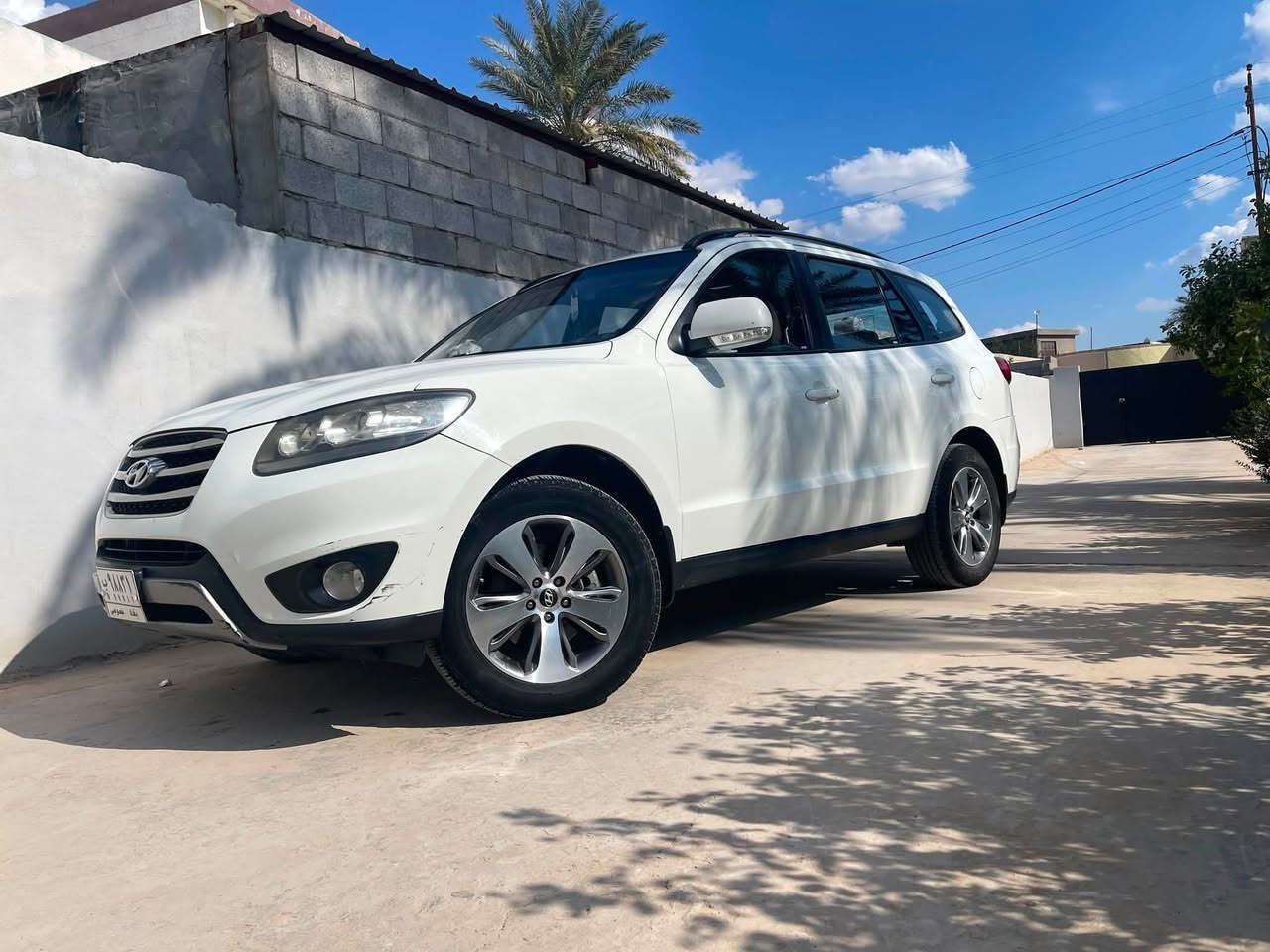 للبيع كيا سنتافيه 2012 🚗
المواصفات:

* الموديل: 2012
* المحرك: 3500 سي سي (بنزين)
* 6 سلندر
* القير: أوتوماتيك
* اللون: أبيض
* الممشى: 200 ألف كم
* تبريد :3 قطع شغال
* رقم: بغداد
حادثه باب خلفي يمين
📍 الموقع: ديالى
📞 للتواصل والاستفسار ***********
