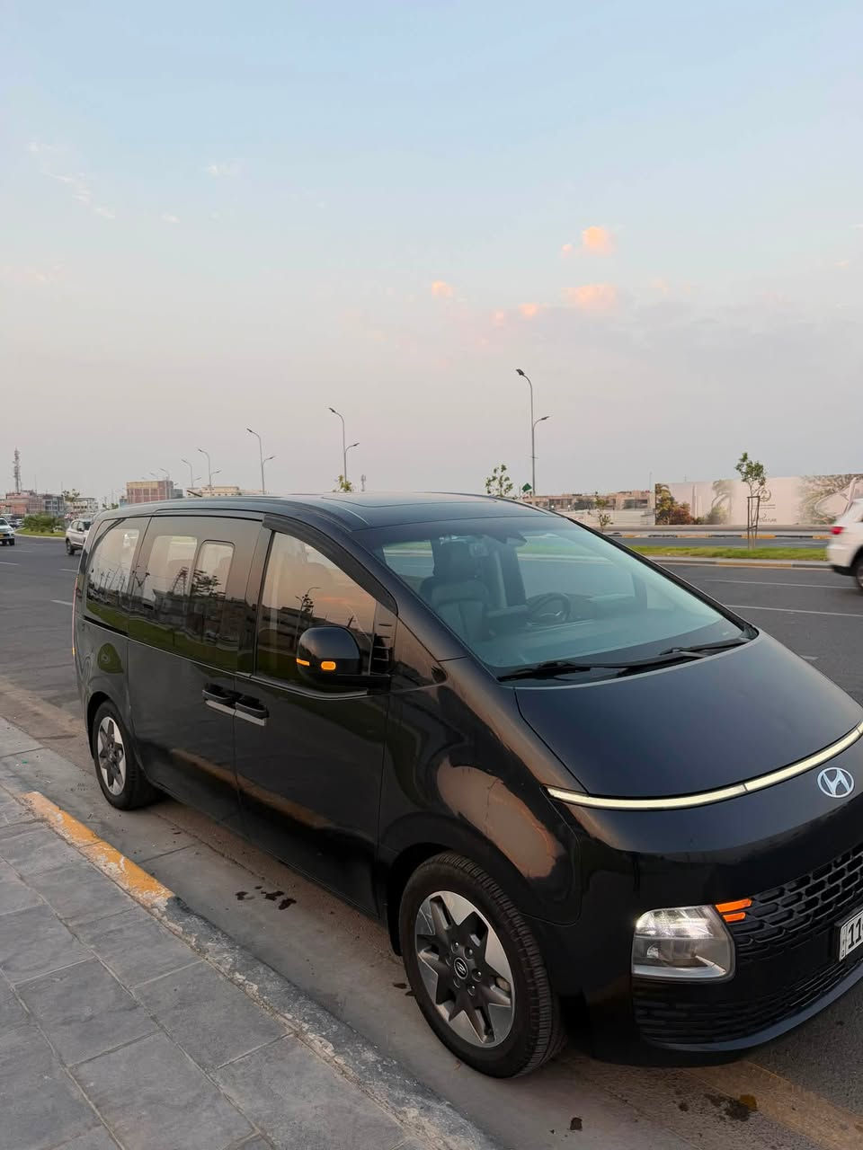 🚘 للبيع | هيونداي ستاريا VIP موديل 2022

📍 الموقع: البصرة
📅 الموديل: 2022
⭐ الفئة: VIP
⛽ المحرك: ديزل (كاز)
👨‍👩‍👧‍👦 السعة: 9 ركاب
📏 العداد: 80,000 كم
📄 الملكية: السيارة باسمي والتحويل مباشر
🔢 الرقم: بغداد الدولي

المواصفات:
✔️ تشغيل عن بُعد
✔️ تشغيل بالبصمة (Smart Key)
✔️ مقعد السائق بتحكم كهربائي
✔️ تحكم كامل بالمقود (ستيرن)
✔️ أبواب جانبية كهربائية
✔️ مرايا جانبية كهربائية قابلة للطي
✔️ مقاعد جلد فاخرة
✔️ تدفئة وتبريد للمقاعد
✔️ تسخين المقود
✔️ فتحة سقف بانوراما
✔️ نظام المحافظة على المسار (Lane Assist)
✔️ رادار أمامي
✔️ مثبت سرعة ذكي
✔️ كاميرا خلفية
✔️ كاميرا تسجيل أمامية وخلفية (Dash Cam)
✔️ حساسات خلفية
✔️ مصابيح LED
✔️ Apple CarPlay وAndroid Auto
✔️ نظام تكييف أمامي وخلفي بتحكم منفصل
✔️ منافذ شحن USB متعددة موزعة في جميع أنحاء المقصورة
✔️ وسائد هوائية (Airbags)

🔑 مفتاحان أصليان
🛞 الإطارات بحالة جيدة

✅ السيارة بحالة جيدة جداً، وجاهزة للاستخدام مباشرة.

💰 السعر: 29,000,000 دينار عراقي (قابل للتفاوض)

📞 للاستفسار والمعاينة:
***********
