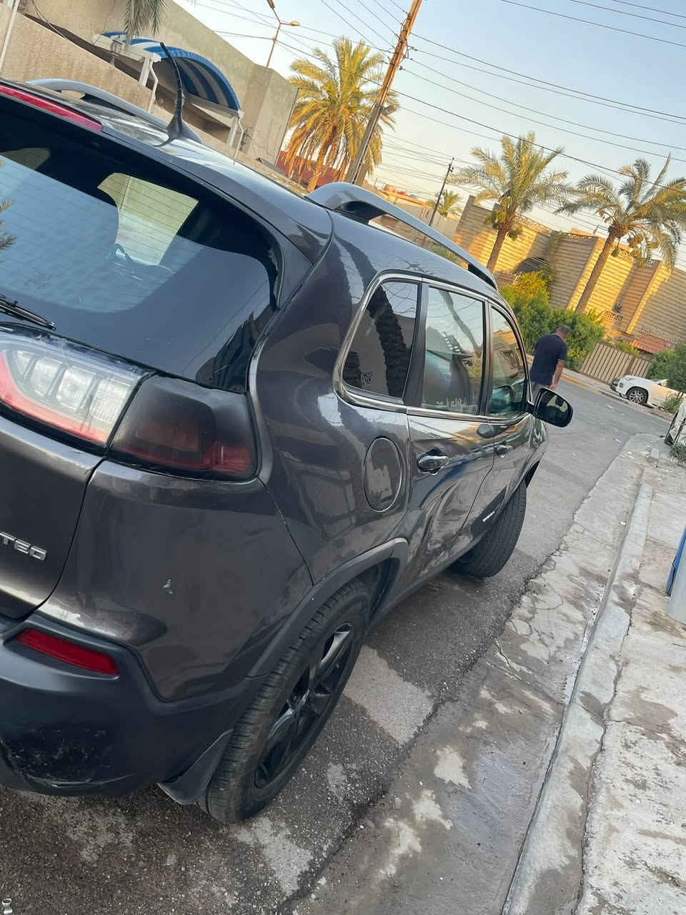 جيب شيروكي موديل 19 لمتدد فول موصفات عدا الفتحه محرك 6 سلندر حادث موضح بالصور مشروع وطني رقم انكليزي هزه جديده مكان السياره بغداد حي العدل بيع او مراوس بصالون حسب الرغبه ***********
