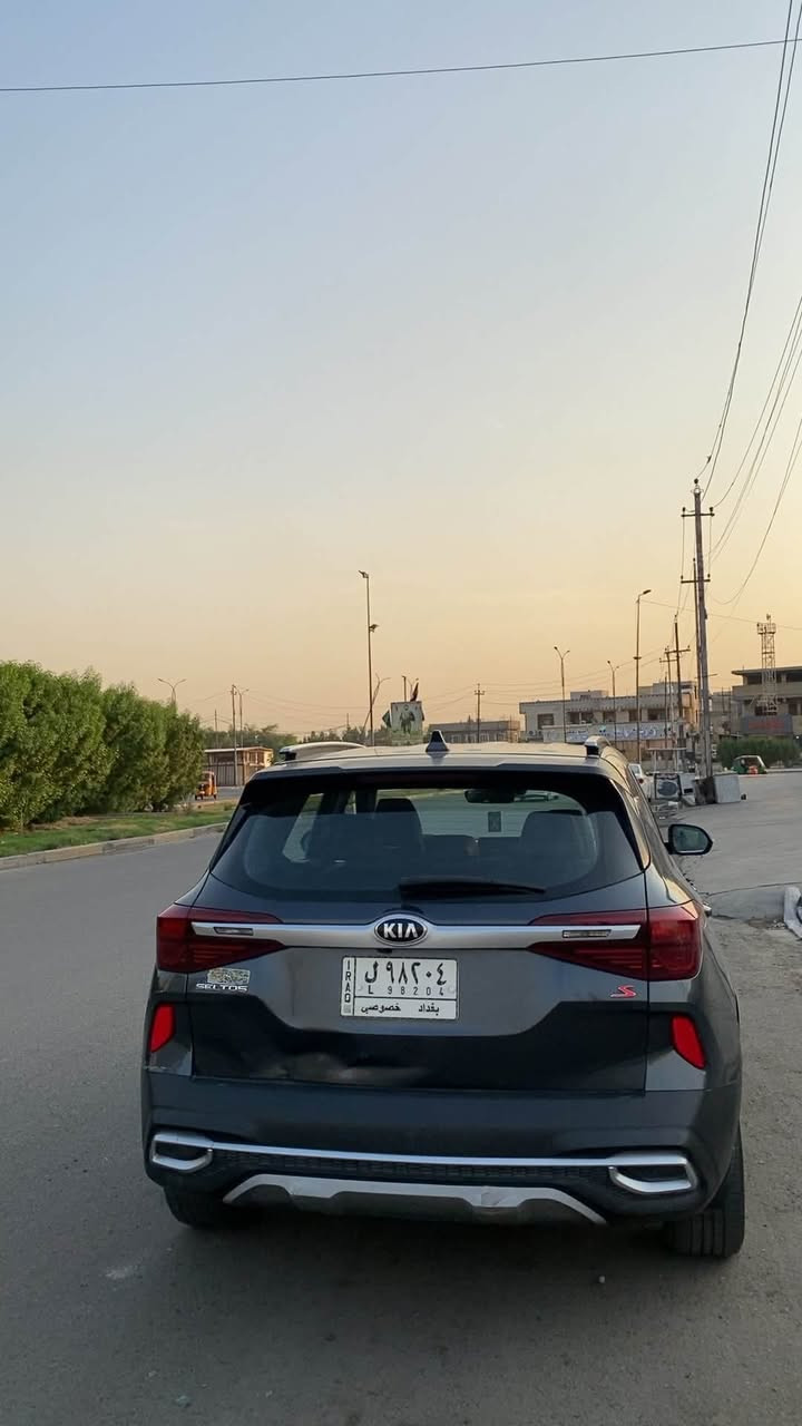 السلام عليكم Kia سيليتوز 2021 للبيع
السيارة حادثها بامريكا موضح بالمنشور ونطخ بيها بابين بالعراق جهة عكس السايق ماشية136M كيرها محور AT قبل يومين كامله مابيها اي نقص 
مواصفاتها معروفه نص فول 
السعر 125$ وبيها مجال للطيين 
مكانها بغداد البلديات للاستفسار ***********

نص مكتوب في الصور:
- ١١:٤٠
- ١ من ١٠ الرجوع إلى الوراء
- عالية الدقة.