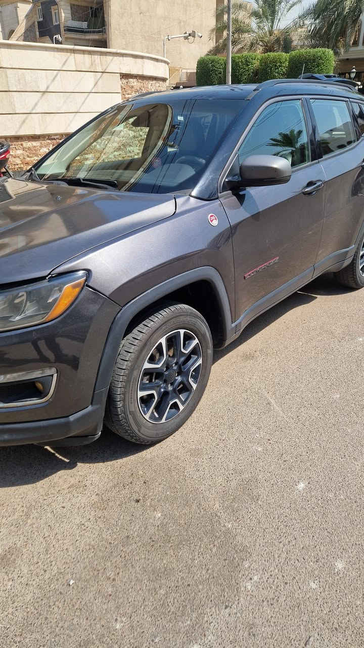 السلام عليكم
جيب كومباس 2019 تريل هوك 4X4 وارد امريكي حادث جاملغ وبنيد ودعامية عكس السايق واضح بالصور بدون أيرباك دعامية مبدلة بلميتيد ورصعات خفيفة 
مواصفات فول ماعدى الفتحة لأن تريلهوك، ماشية 90 الف كيلو  سيارة كاملة بدون اي مشاكل، رقم وسنوية جديد، السعر 137$ وبي مجال، تلفون ***********
