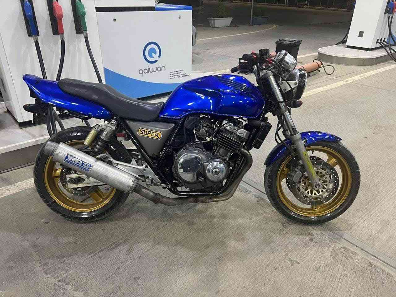 ‎ماشاء الله له ماڵی هەموو لایەک
ئەو (cb400)مان هەیە بۆ فرۆشتن. ماتۆرەکە. بەشەرتی. هەموو شتیک. ئەی فرۆشم مەکینەی.کراوەتەوە بەلام بەشەرتی هەزار وەستا ئەی فرۆشم کێ ویستی لەخزمەتیام. شوین. ڕانیە. بۆزانیاری زیاتر نامە بنیرن یان پەیوەندی بکەن. *********** رانية, السليمانية
