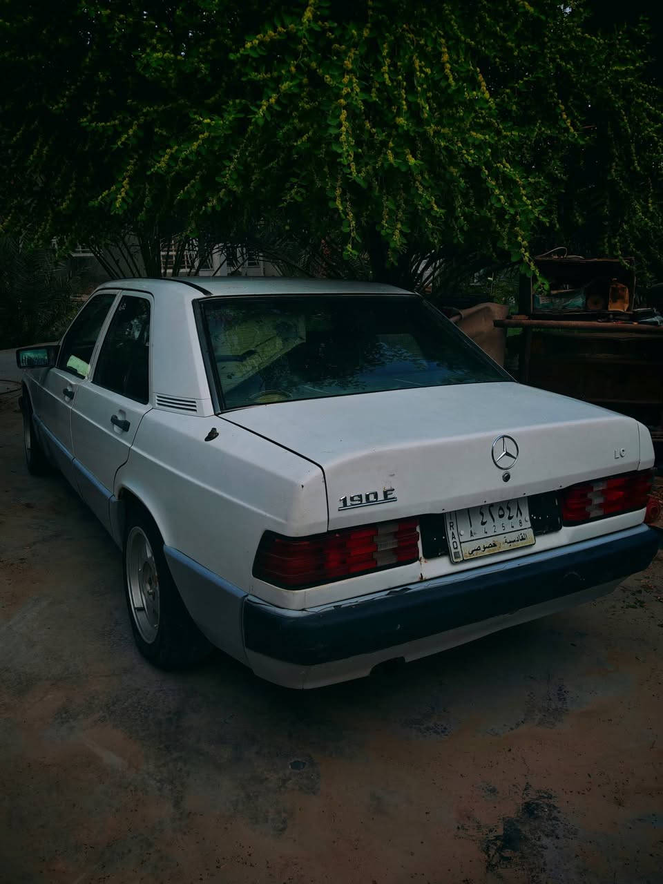 السلام عليكم 

     بيع مستعجل     . 190E موديل 1991

بيها مكينه ففتي 3000 فيشه وبطل مكينه وكير تعبانات 
دواخلها عوزهن تعمير  حدادتها نص عمر تبريدها شغال   بديها مكفول 
سنويتها نافذه من 22 السياره بسمنه ثاني يوم نداور 

رقم. ***********   مكان الديوانيه 
سعرها    $45وبيها مجال لطيبين
