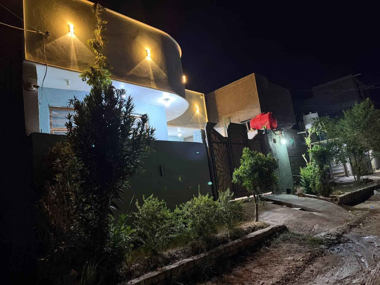 🏡 للبيع بيت مع الأثاث كاملًا 🏡
📐 المساحة: ٢٠٠ متر
🏠 الطابق: طابق واحد
🛋️ البيع: البيت مع الأثاث كاملًا
💰 السعر: ١٥٠ مليون دينار عراقي
📍 الموقع: الهاشمية – حي الأمير ٩٥، قرب مدرسة إبراهيم الدولي

📞 للاستفسار والتواصل: ***********

✨ فرصة مناسبة للسكن، والبيت جاهز مع أثاثه بالكامل.
