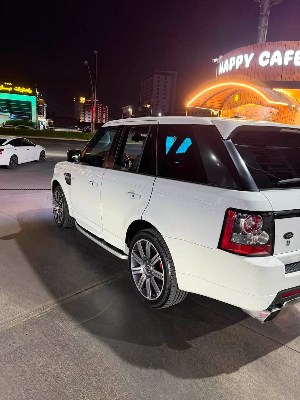 👑 للبيع أو مراوس (بدون فرق)
رانج روفر أوتوبيوغرافي سوبرتشارجد 2013
(Range Rover Autobiography Supercharged)

السيارة بحالة الشركة (جديدة جداً) - خليجي وكالة سردار 

السعر 150ورقه 

🔹 حالة البدن والميكانيك:
 البودي: مكفول بالكامل (بدون صبغ / بدون بارد / بدون تبديل قطعة).
 المحرك والكير: بلادي وعلى الشرط.
 السيارة جاهزة: عليها إدامة كاملة، بدون أي نقص، وتبريد ثلج.
🔹 أبرز المواصفات:
 📺 الترفيه: شاشات خلفية + شفتات ستيرن.
 📷 الأمان: 5 كاميرات + حساسات أمامي وخلفي.
 🔑 النظام: 5 بصمات.
 🛋️ الداخلية: جلد لونين + كشنات خزن 3 وضعيات.
 💡 الإضاءة: عدسات متحركة.
 🎈 التعليق: نظام جكات (هيدروليك) يعمل بكفاءة.
 ❄️ التكييف: قطعتين تبريد ممتاز.
 🚗 إضافات أخرى: فتحة سقف / صندوق كهرباء / مري قلاب / تخم تاير جديد.
📄 التفاصيل والملكية:
 الرقم: أربيل (بإسمي - التحويل ثاني يوم).
 العنوان: بغداد - حي الجامعة.
 رقم التواصل: 📞 ***********
(بالعافية على صاحب النصيب)
