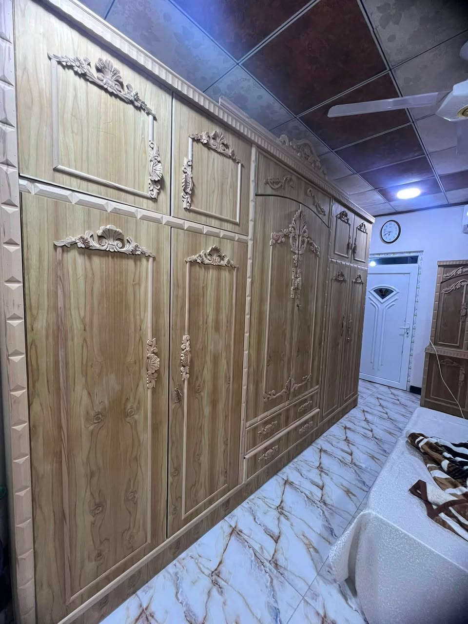 السلام عليكم غرفة نوم جديده  سته ملحق بعد ما مصبوغه الغرفه جديد التواصل علئ هذا الرقم ***********.للتواصل عل وتساب
