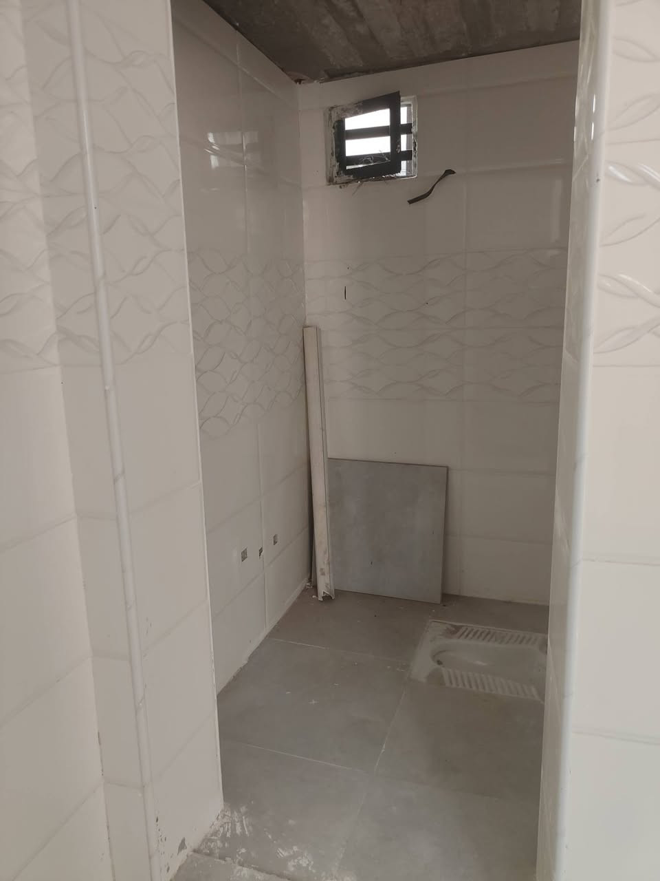 بيت 50متر بنائه درجة أول مال جناي يحتوي على غرفه وصاله مطبخ المطبخ مفتوح على صاله شارع مفتوح من
  شارع 20 رقم البيت بل51 سعر 43 مع مجال  ***********
