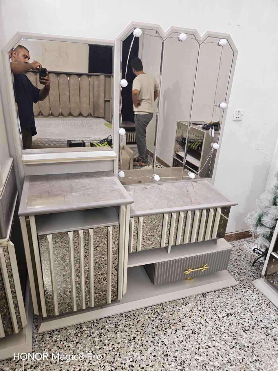 سلام عليكم اخوان غرفه نوم تركيه 9 قطع سعر معه نقل ونصب 900  غرفه نظافتها 80% اي استفسار رقم الهاتف ***********
